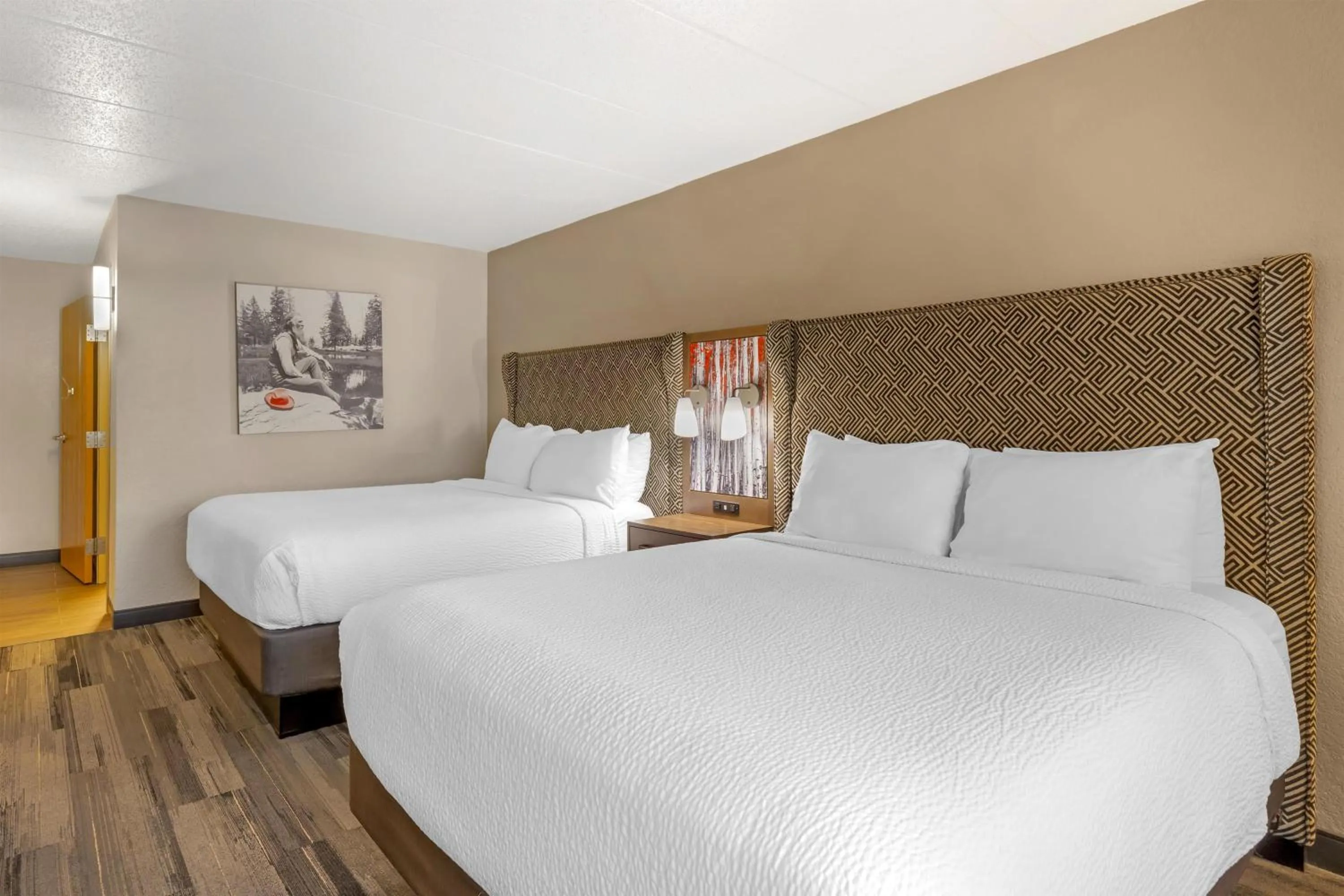 Queen Room with Two Queen Beds and Roll-In Shower - Disability Access in Best Western Plus McCall Lodge and Suites