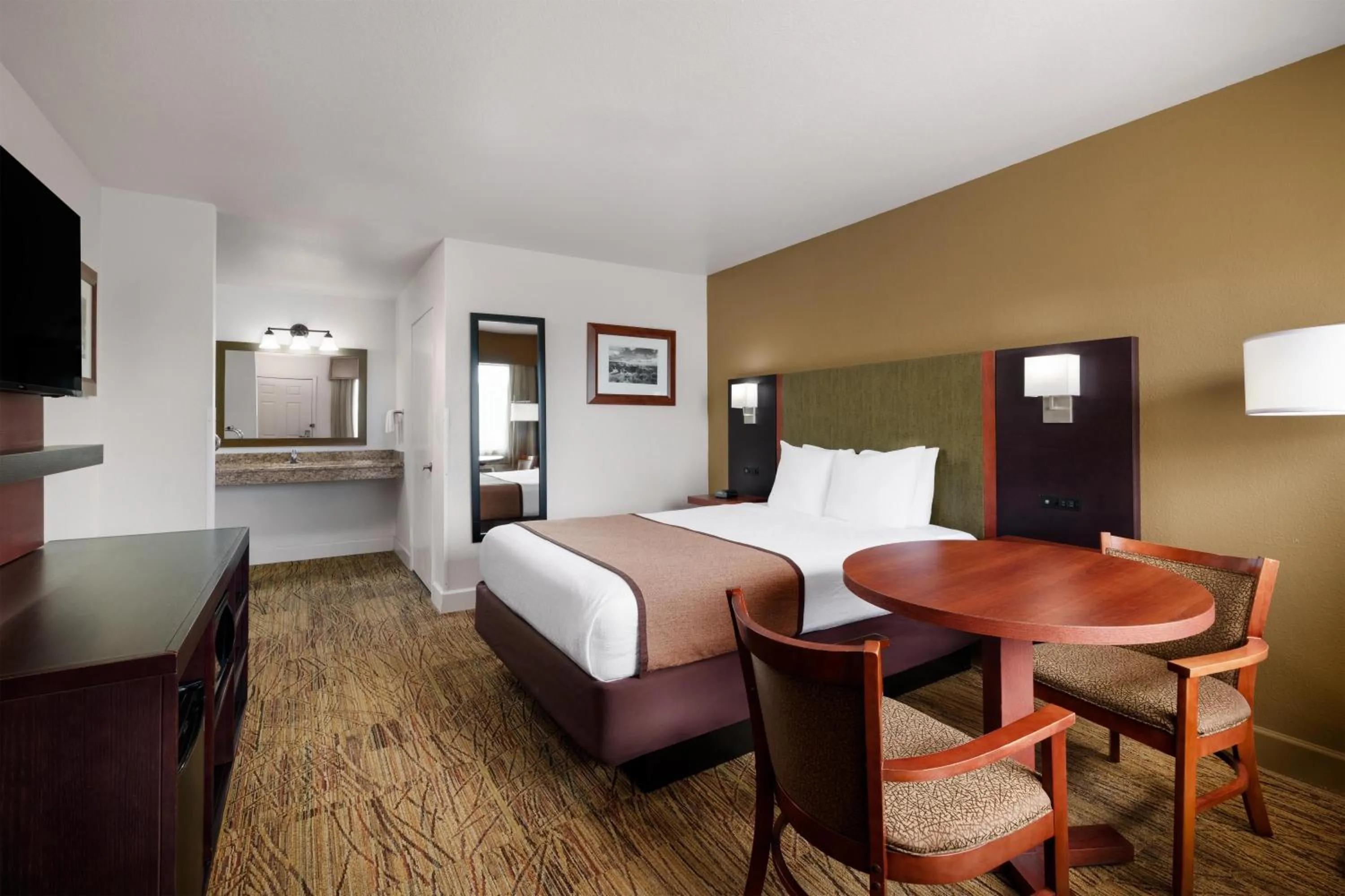 Queen Room with Roll-in Shower in Best Western Discovery Inn