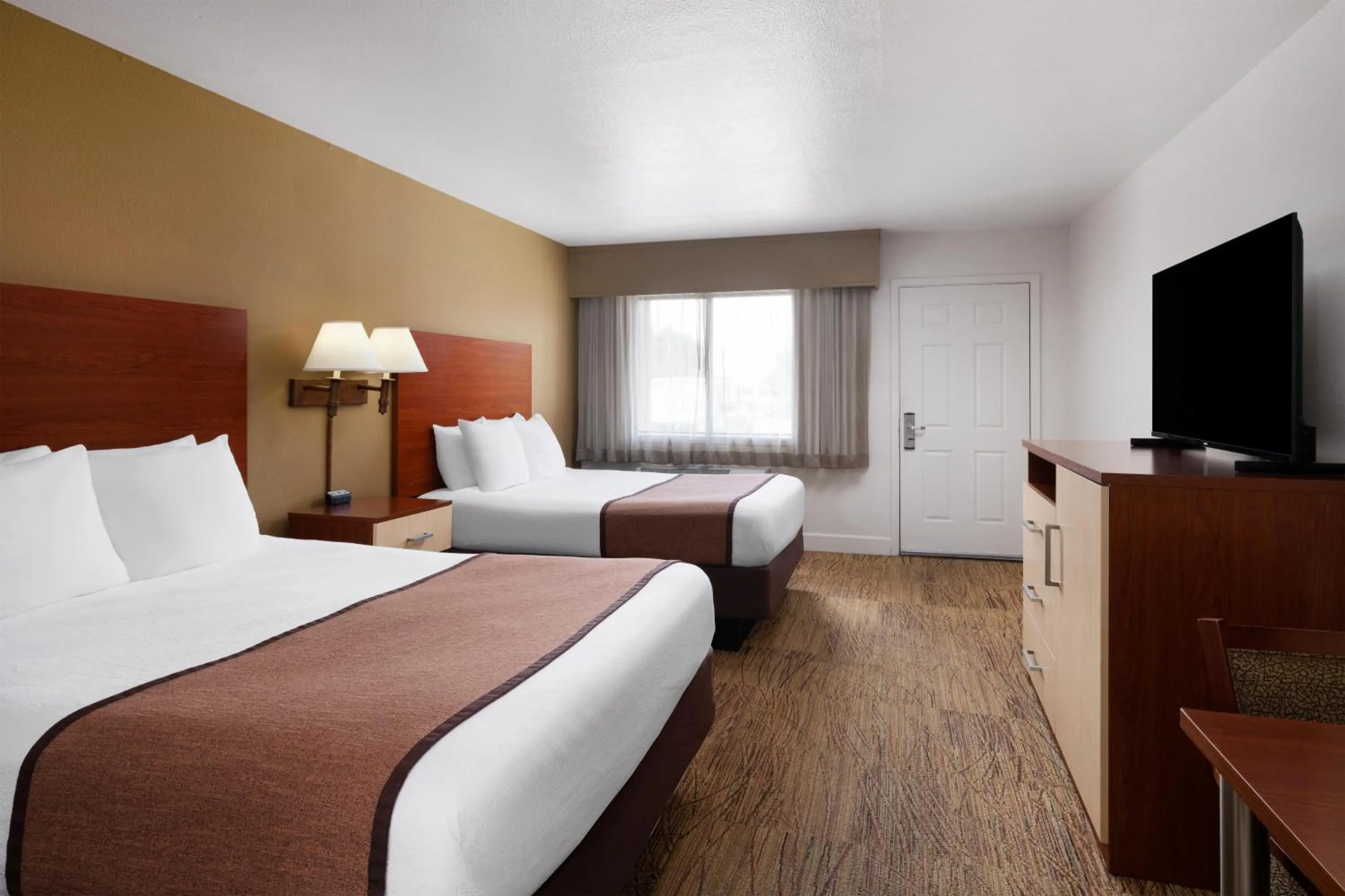 Queen Room with Two Queen Beds - Disability Access in Best Western Discovery Inn