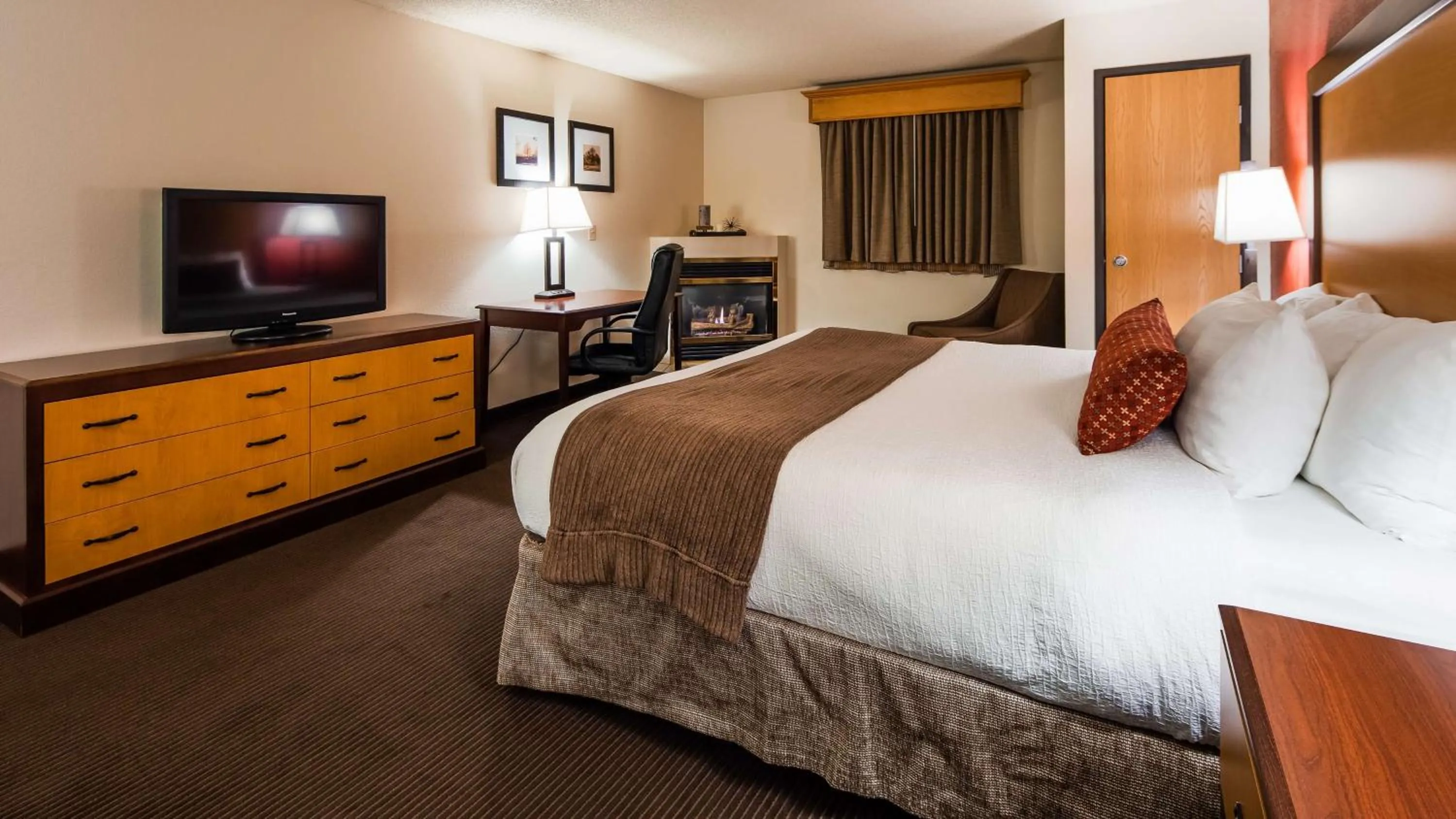 King Room with Sofa Bed - Non-Smoking in Best Western Plus Sidney Lodge