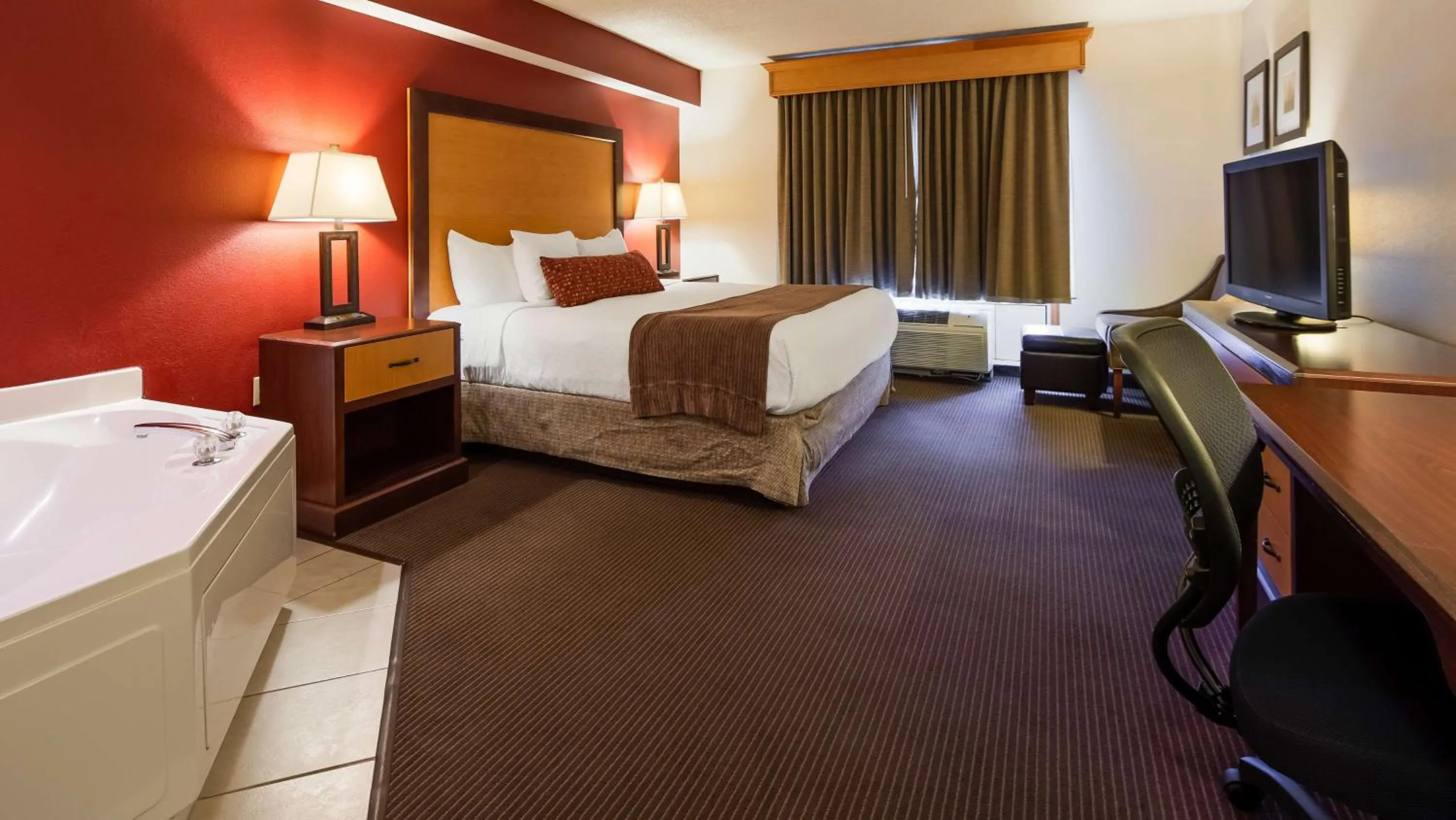 Deluxe King Room with Spa Bath - Non-Smoking in Best Western Plus Sidney Lodge