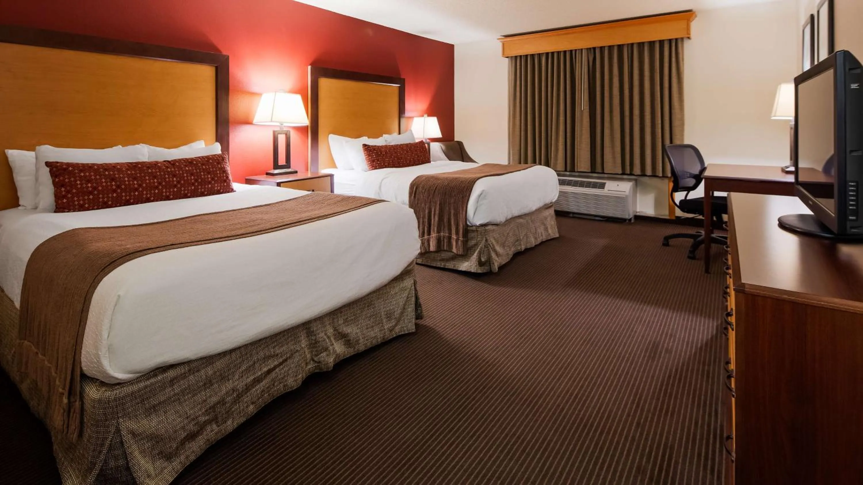 Business Queen Room with Two Queen Beds in Best Western Plus Sidney Lodge