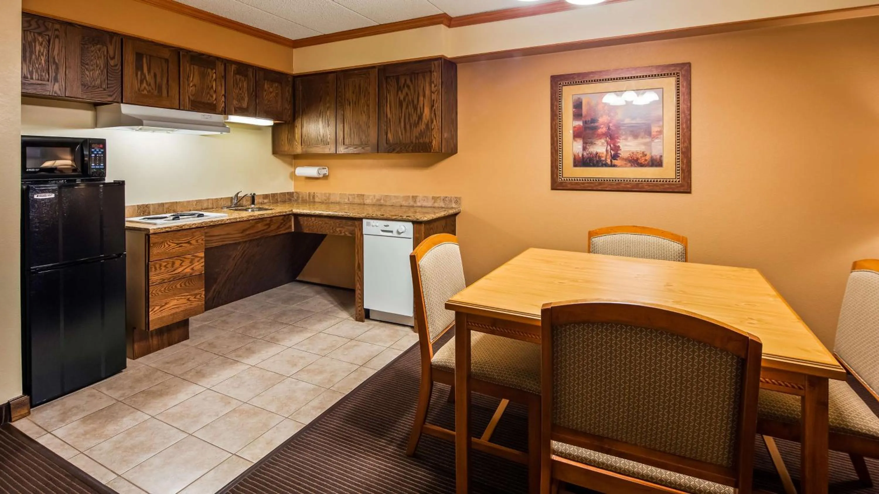 Deluxe King Suite with Kitchenette - Non-Smoking in Best Western Plus Sidney Lodge