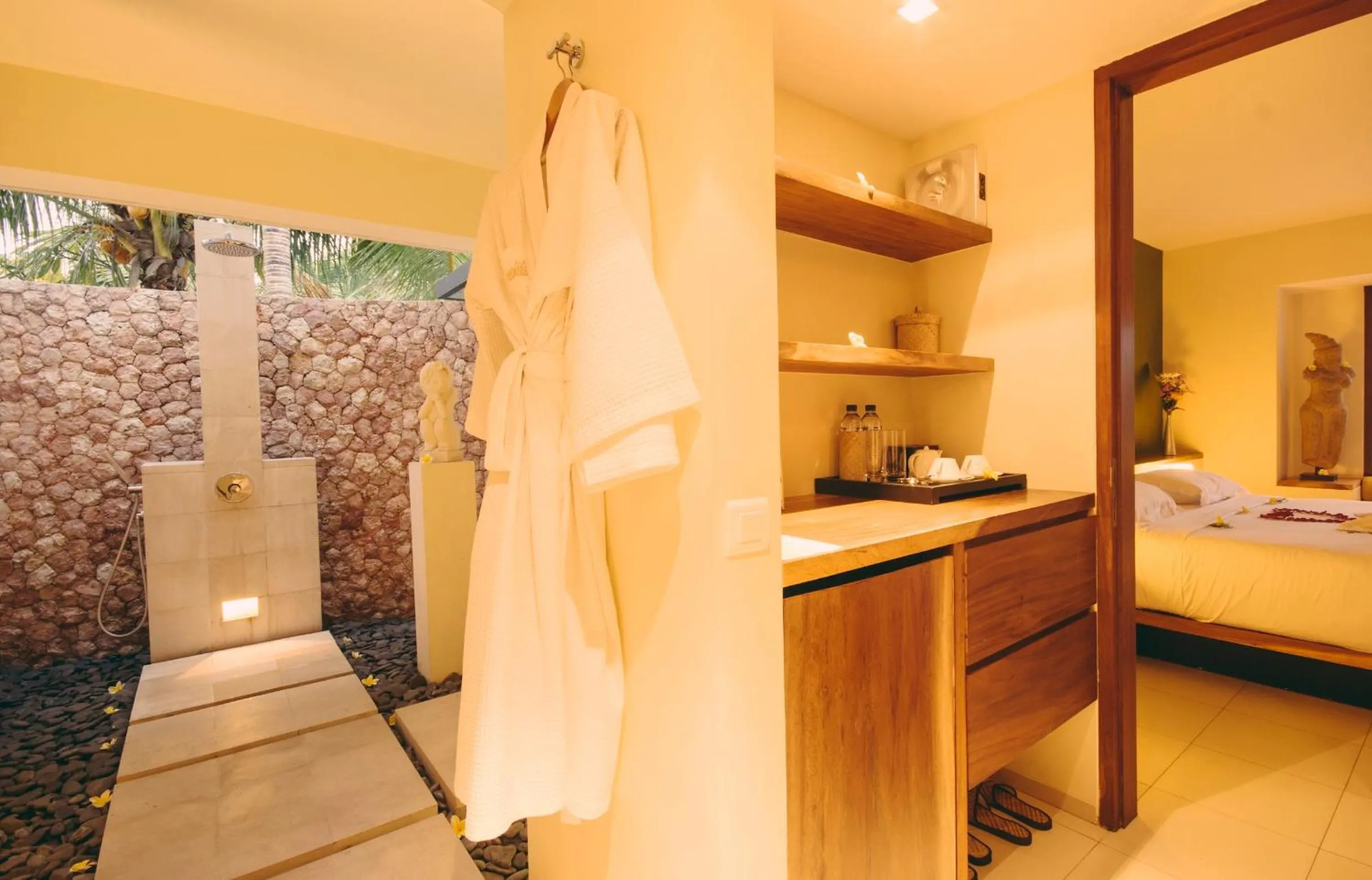 Legong Standard Double Room with Pool View in Villa Sabandari