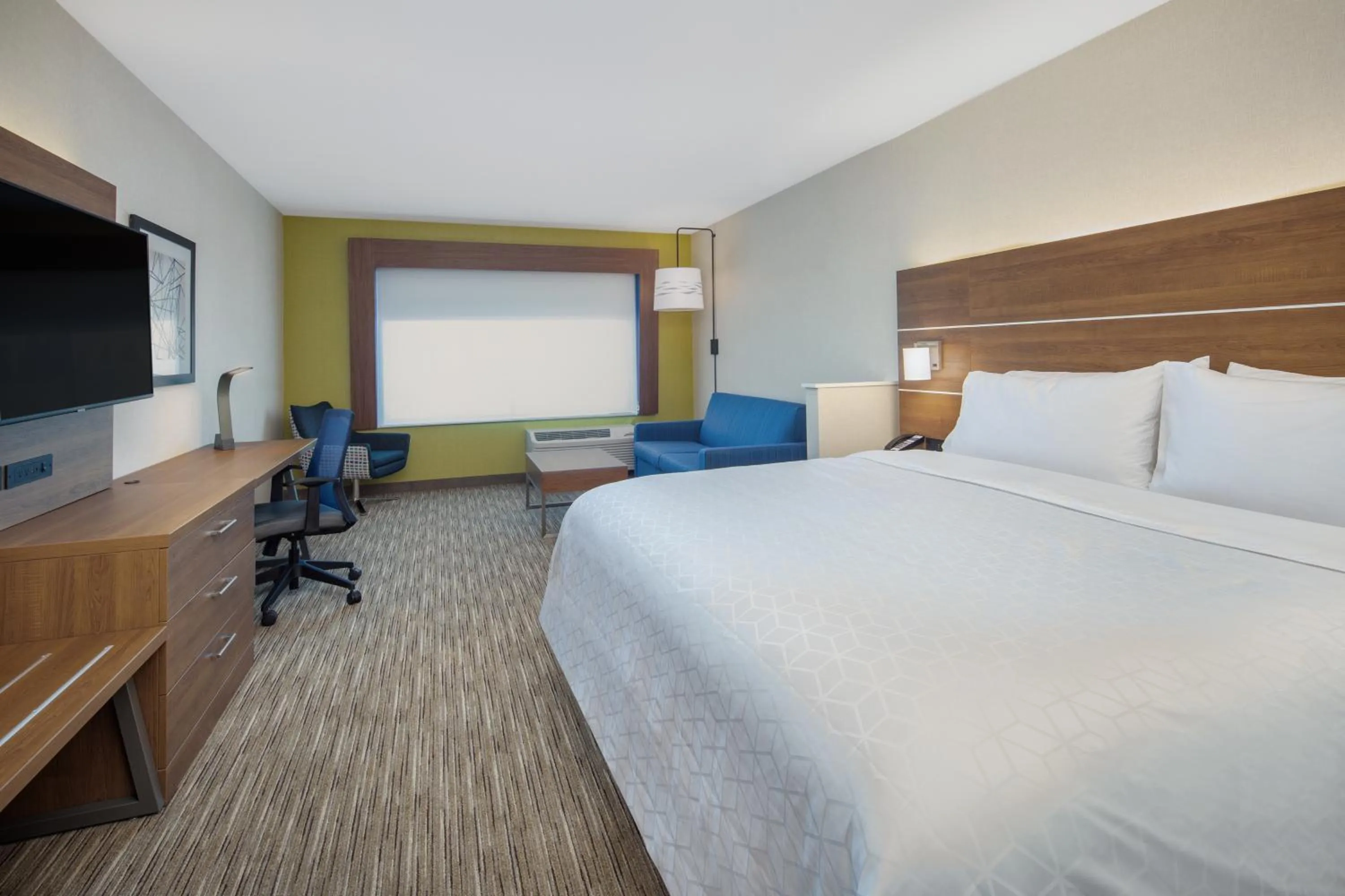 King Suite in Holiday Inn Express & Suites Chico by IHG