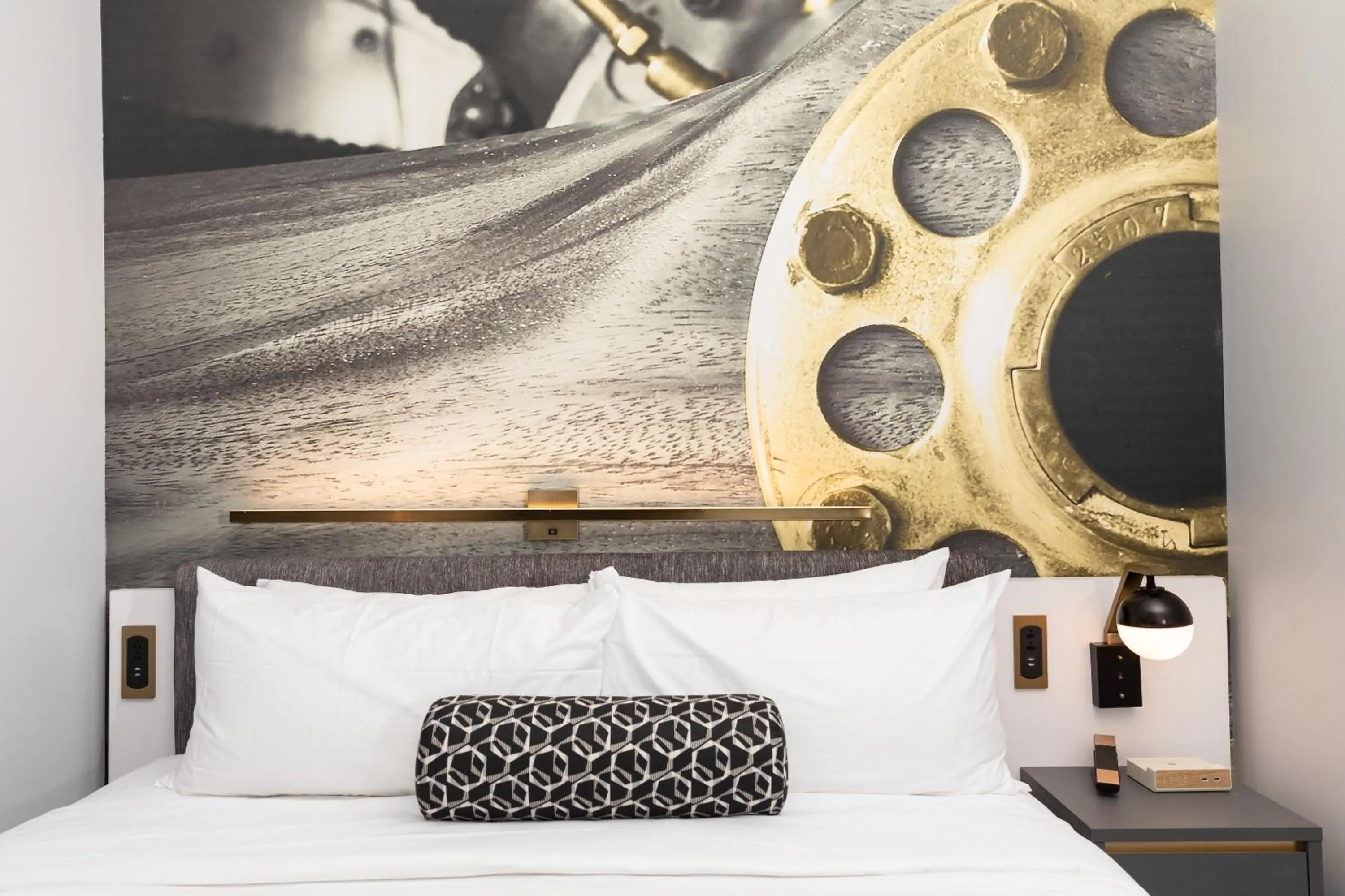 Double Room - Mobility Access with Roll-in Shower in Hotel Indigo - St. Louis - Downtown by IHG