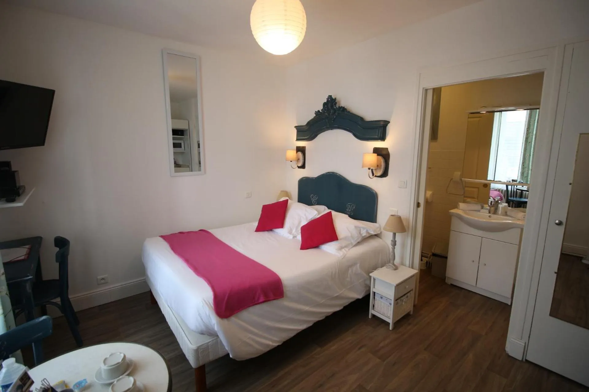 Standard Studio - single occupancy in Hôtel Au Clos Paillé La Roche Posay