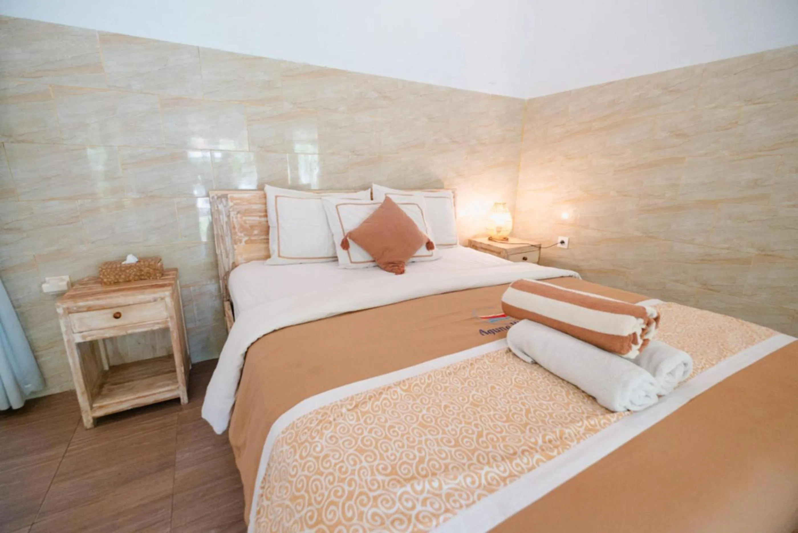 Deluxe Room with Pool View in Agung Wiwin Homestay & Restaurant