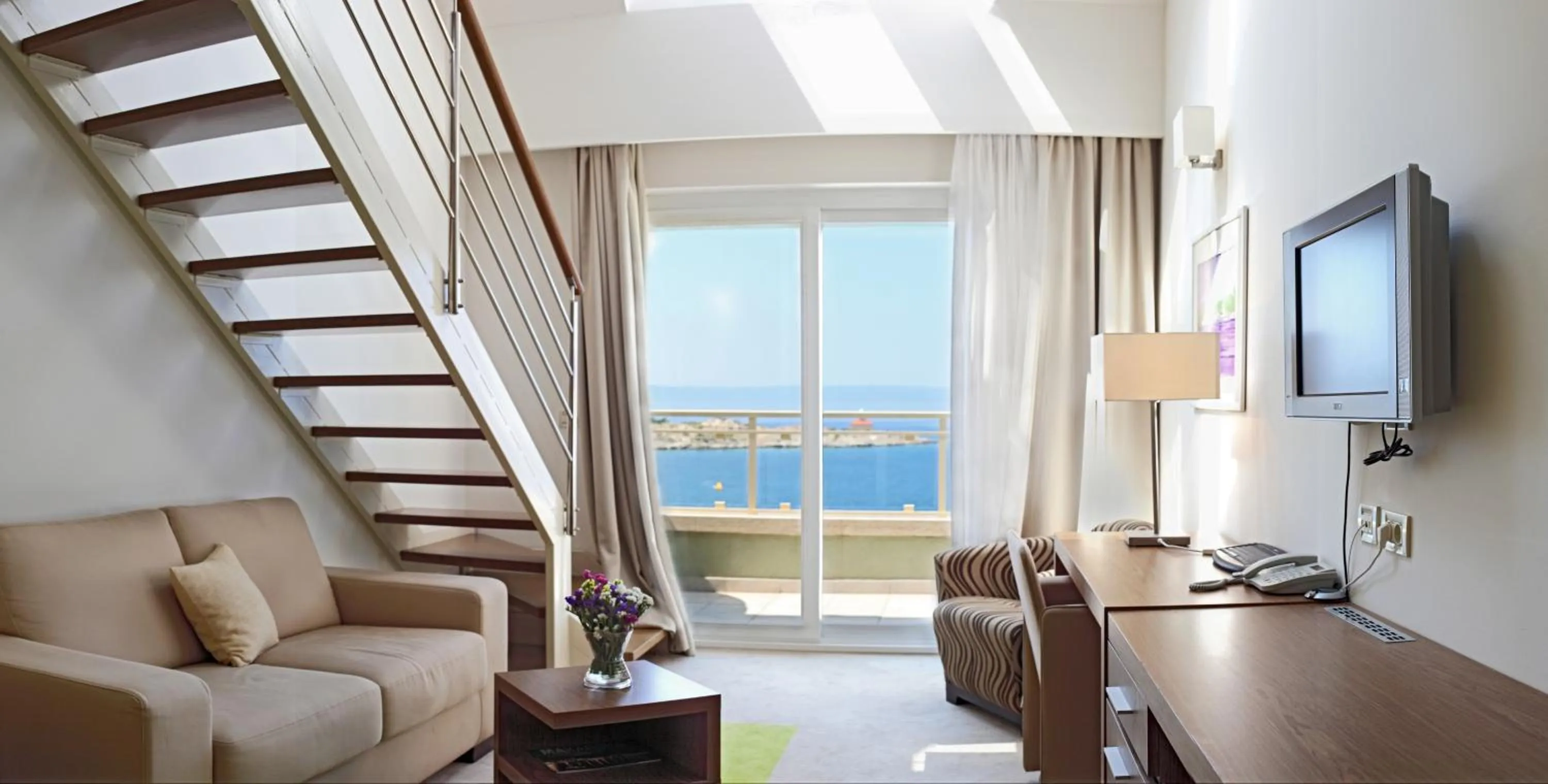 Superior Suite with Balcony with Sea View in Hotel Park Makarska
