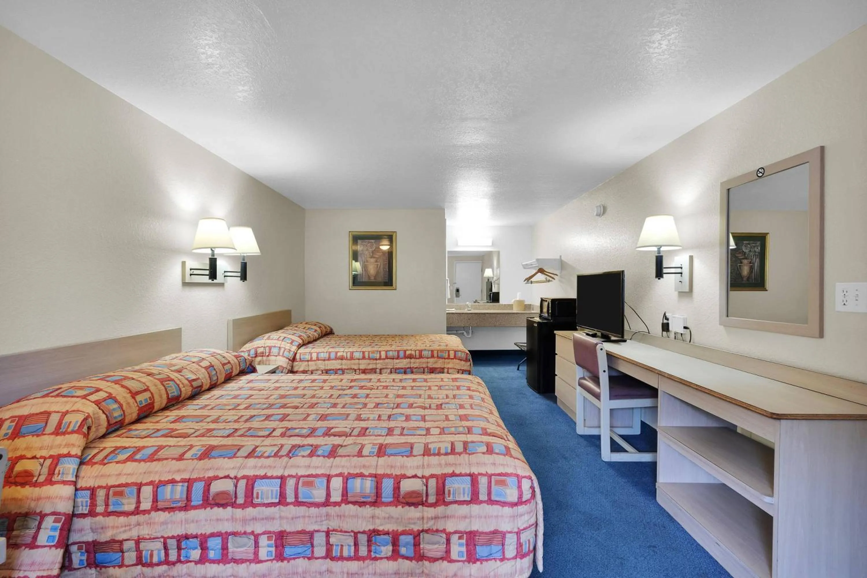 Double Room with Two Double Beds - Smoking in Knights Inn Jacksonville at Dix Ellis Trail