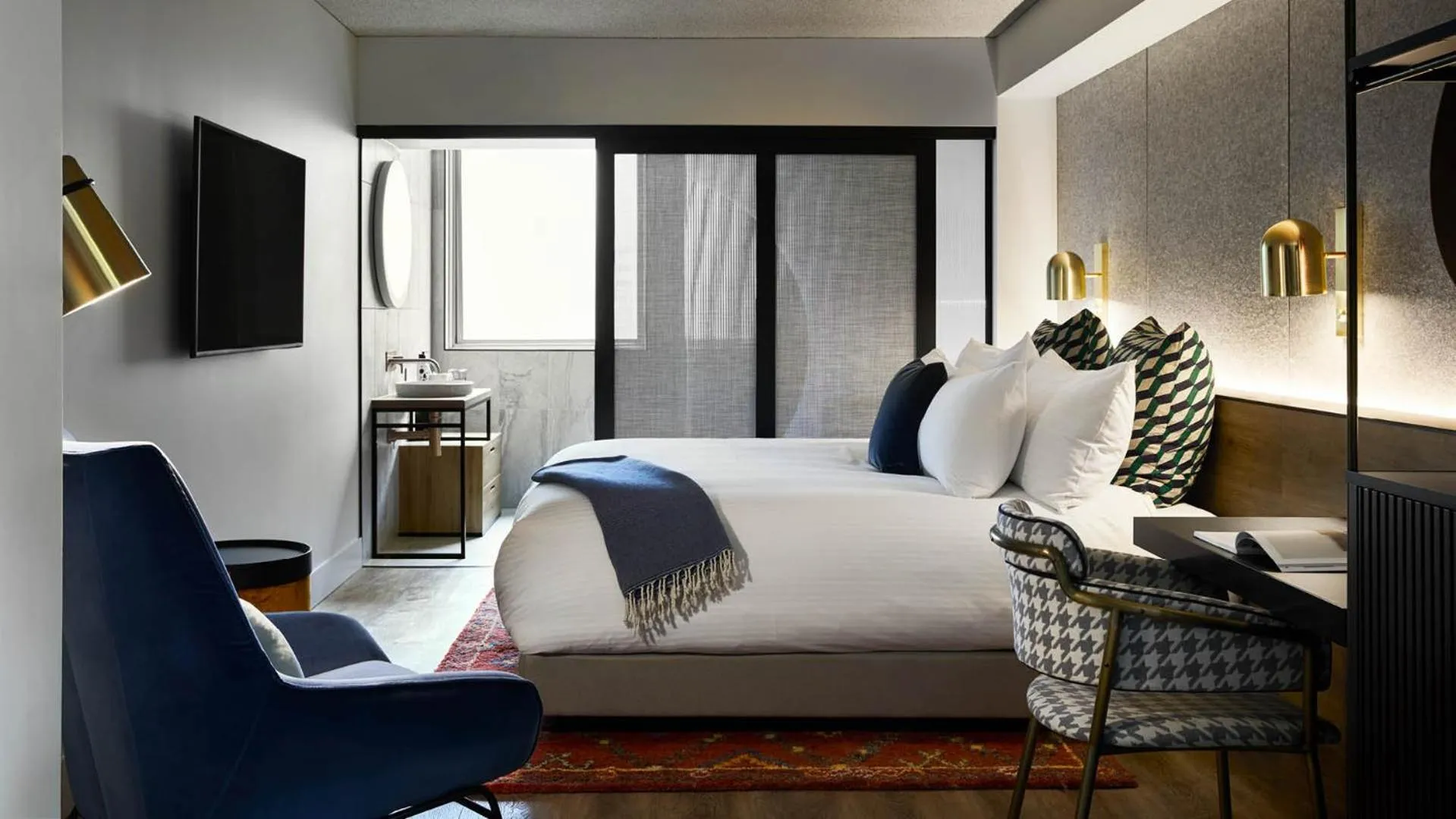 Deluxe Corner Suite in Zagame's House