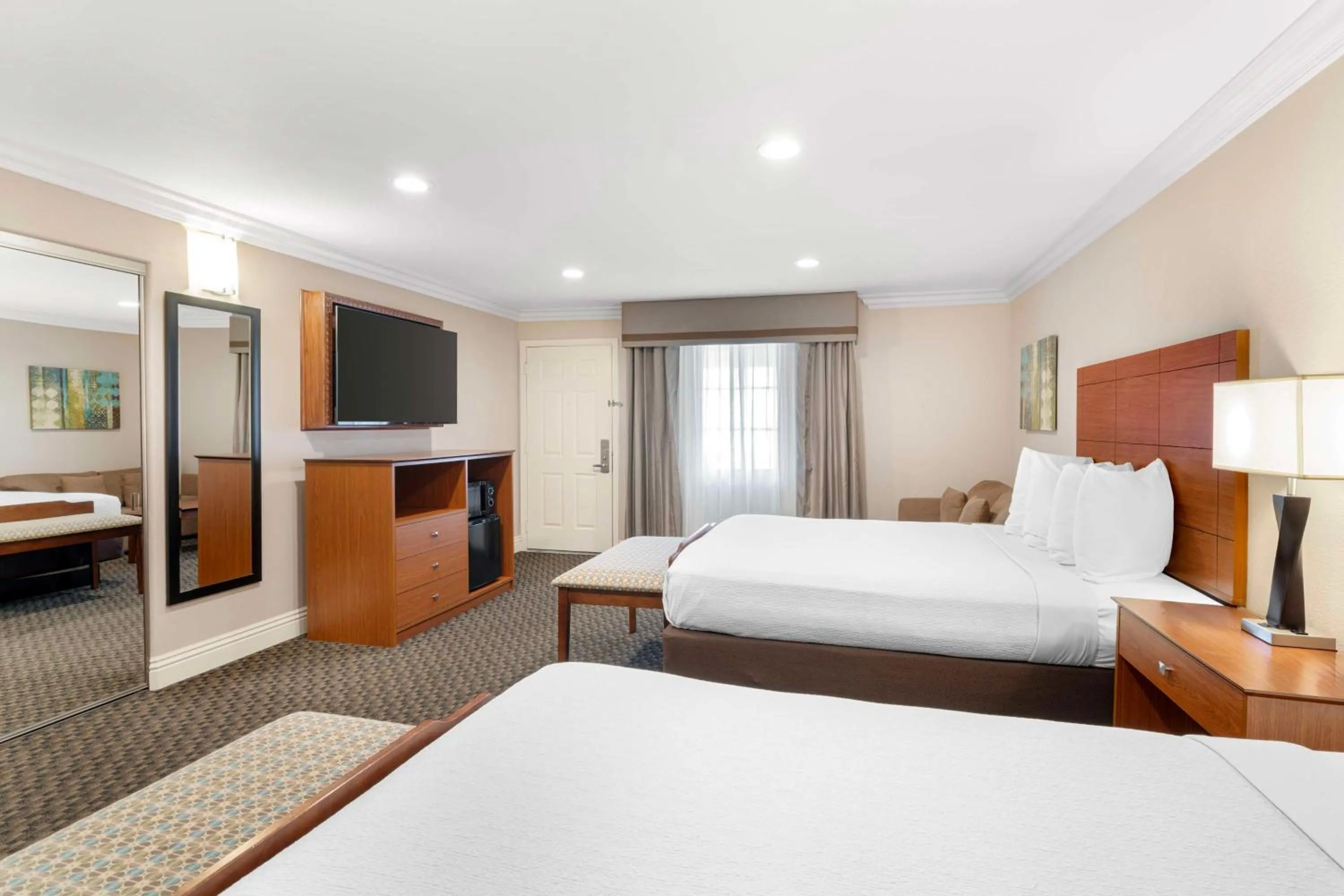 Queen Suite with Two Queen Beds - Non-Smoking in Best Western Oxnard Inn