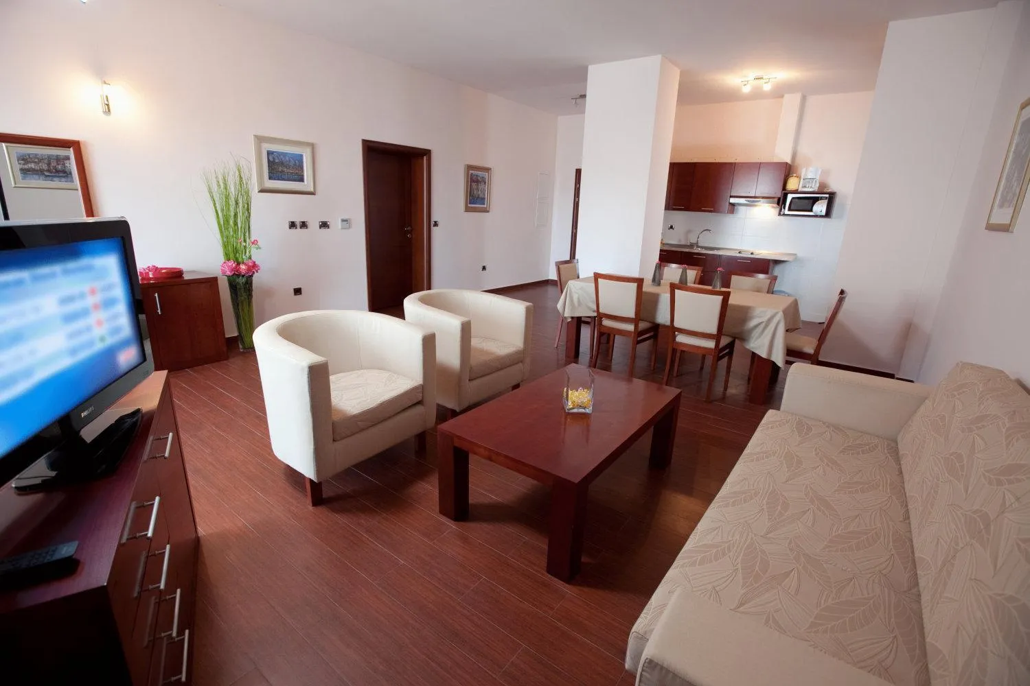 Comfort Two-Bedroom Apartment with Balcony and Mountain View in Apartments Agava