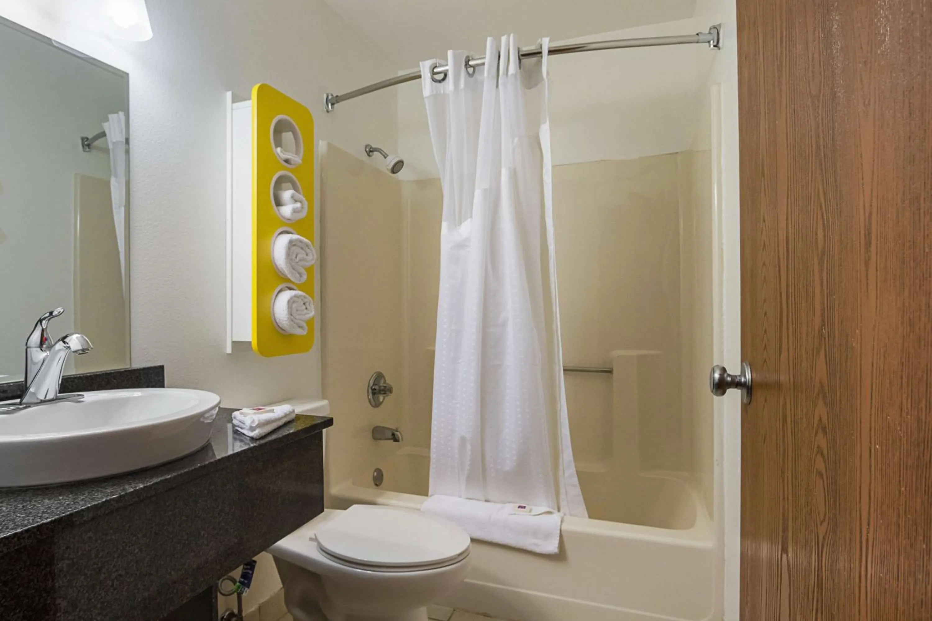 Queen Room - Disability Access - Non-Smoking in Motel 6-Marshalltown, IA