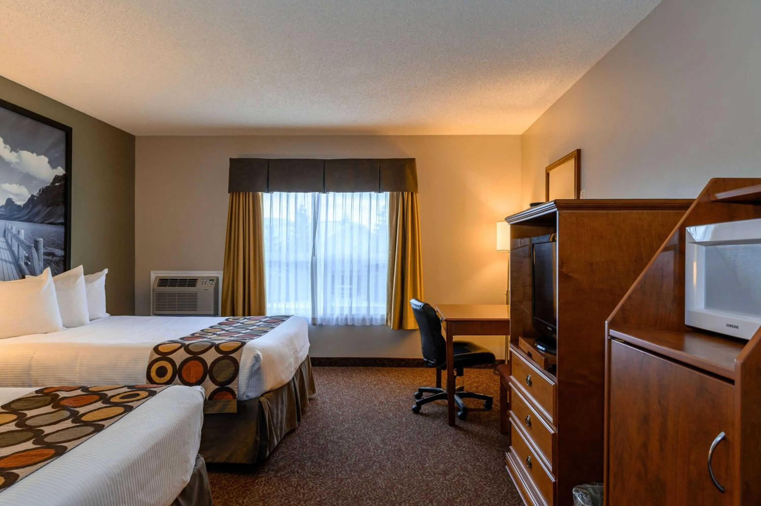 Queen Room with Two Queen Beds - Non-Smoking in Super 8 by Wyndham Cochrane