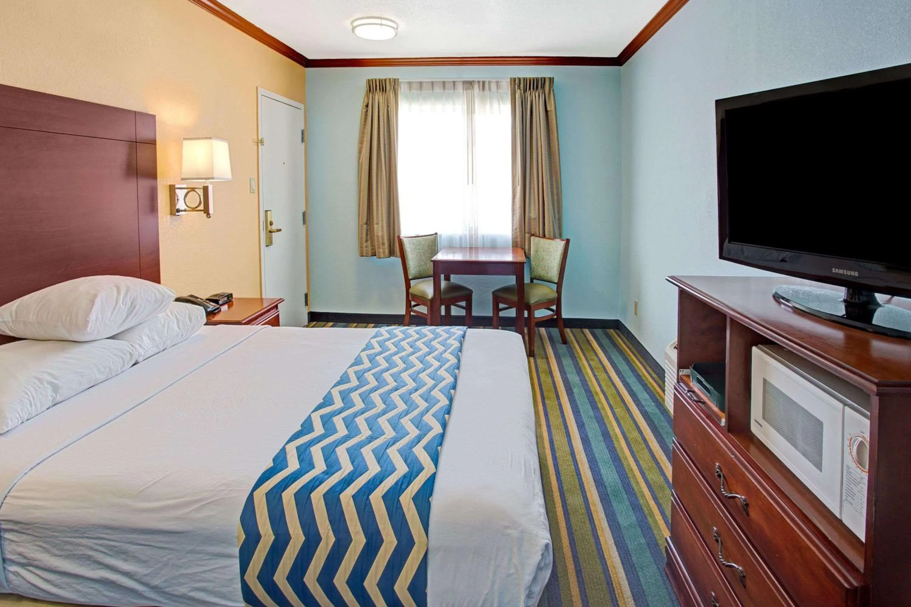 Queen Room - Non-Smoking in Travelodge by Wyndham Bishop