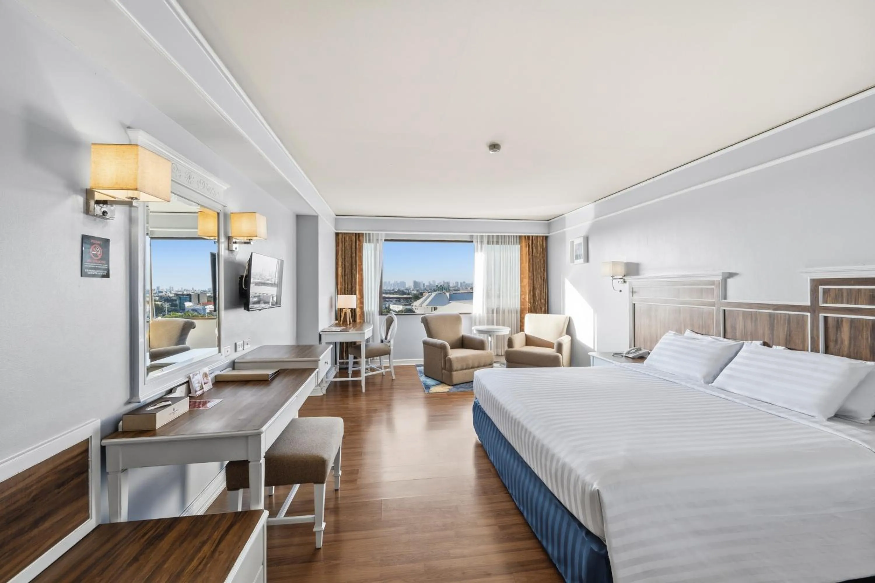 Super Deluxe King Room in Town in Town Hotel Bangkok