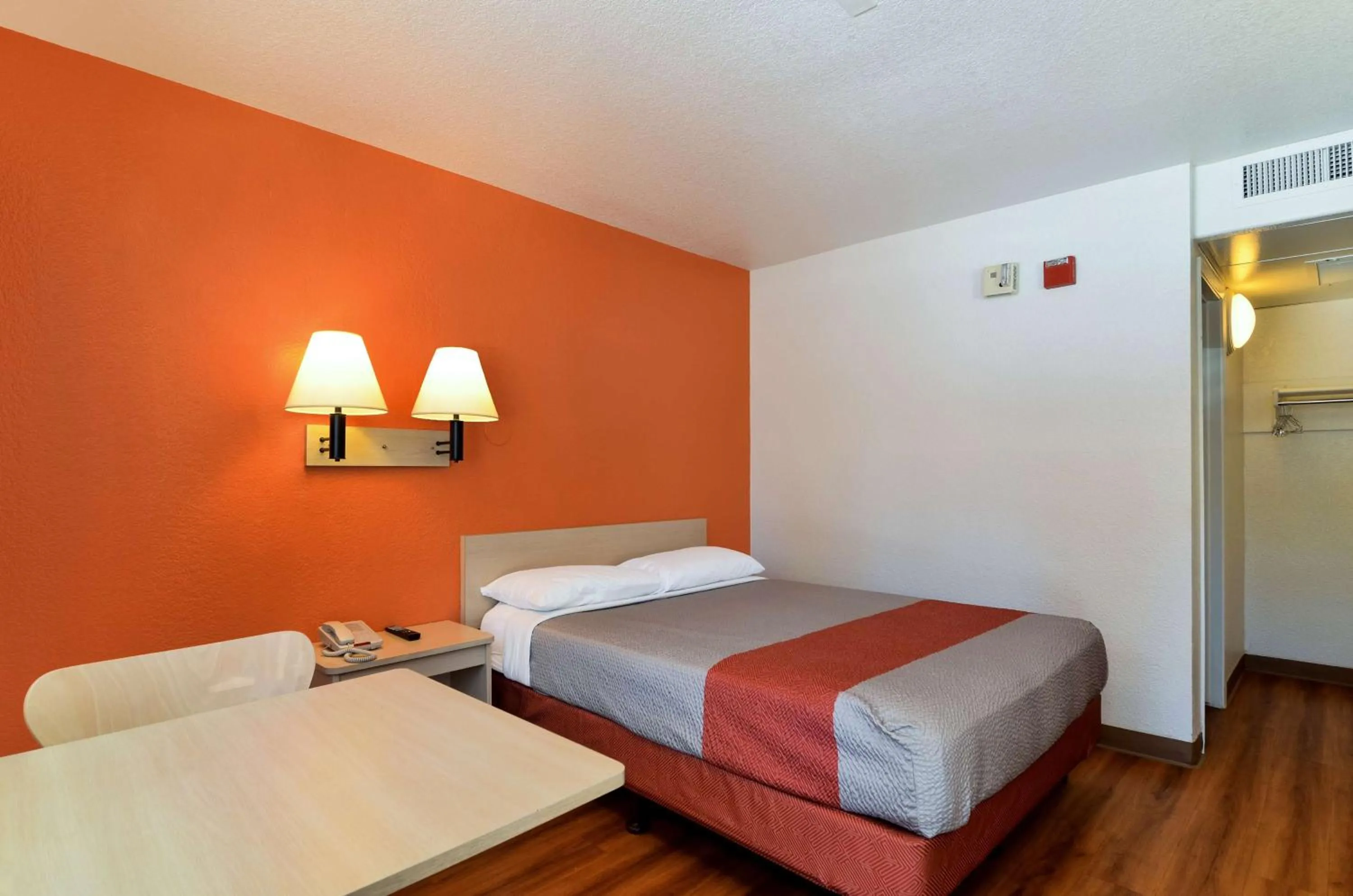 Queen Room in Motel 6-Big Bear Lake, CA