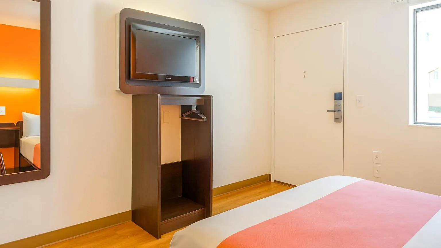 Superior Queen Room in Motel 6-Carlsbad, CA Beach