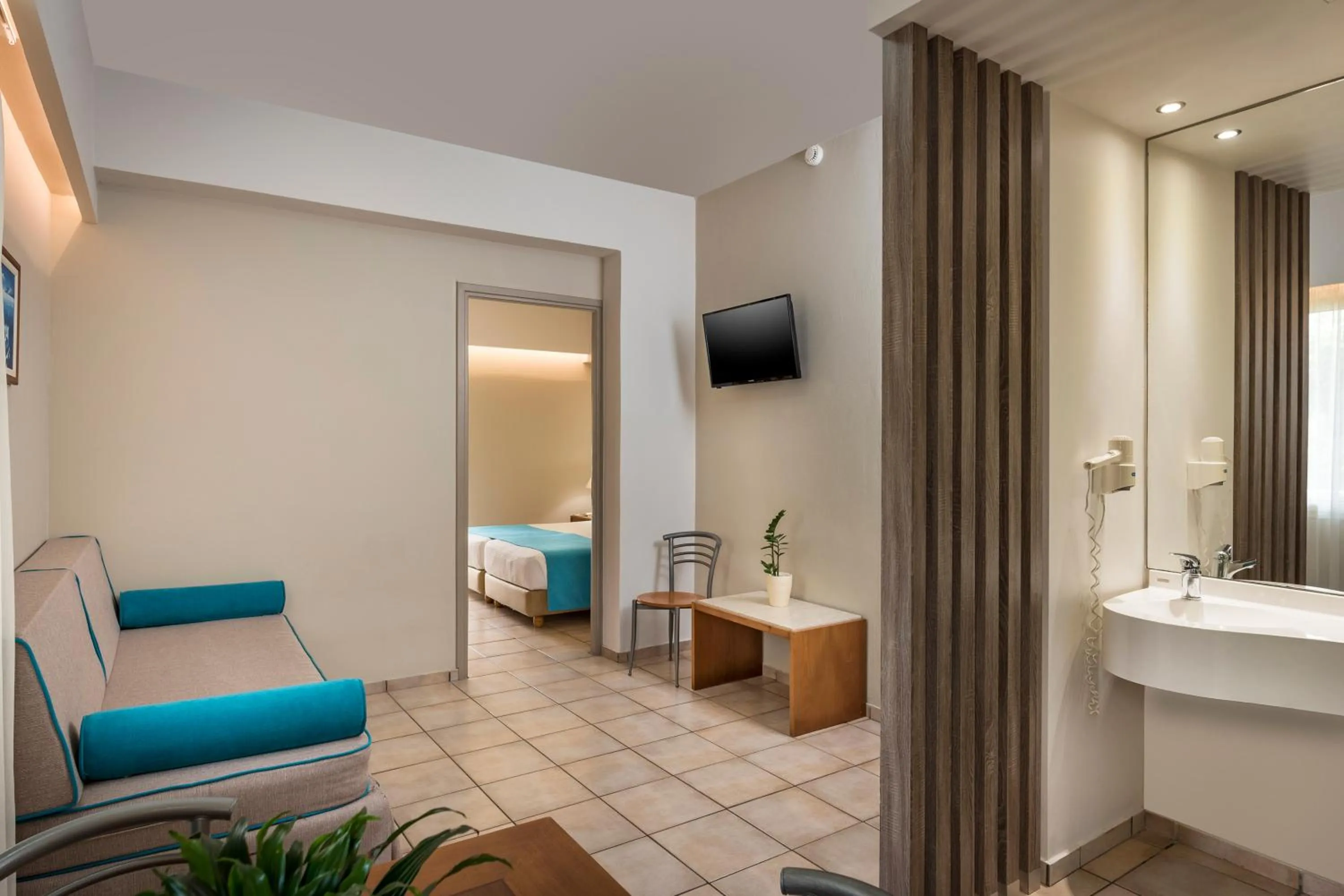 One-Bedroom Apartment - single occupancy in Elotis Suites