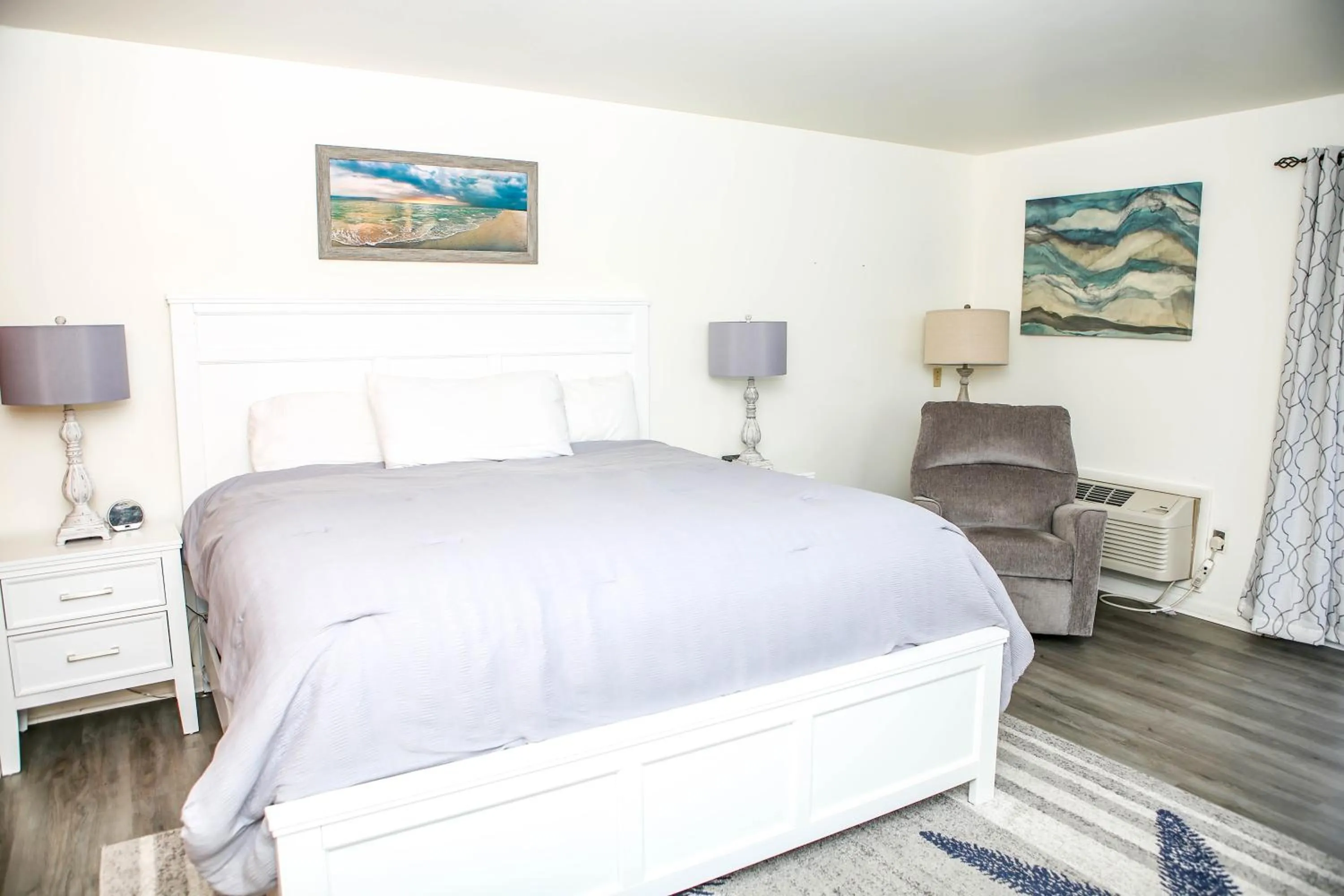 Deluxe King Suite in Waterside Inn