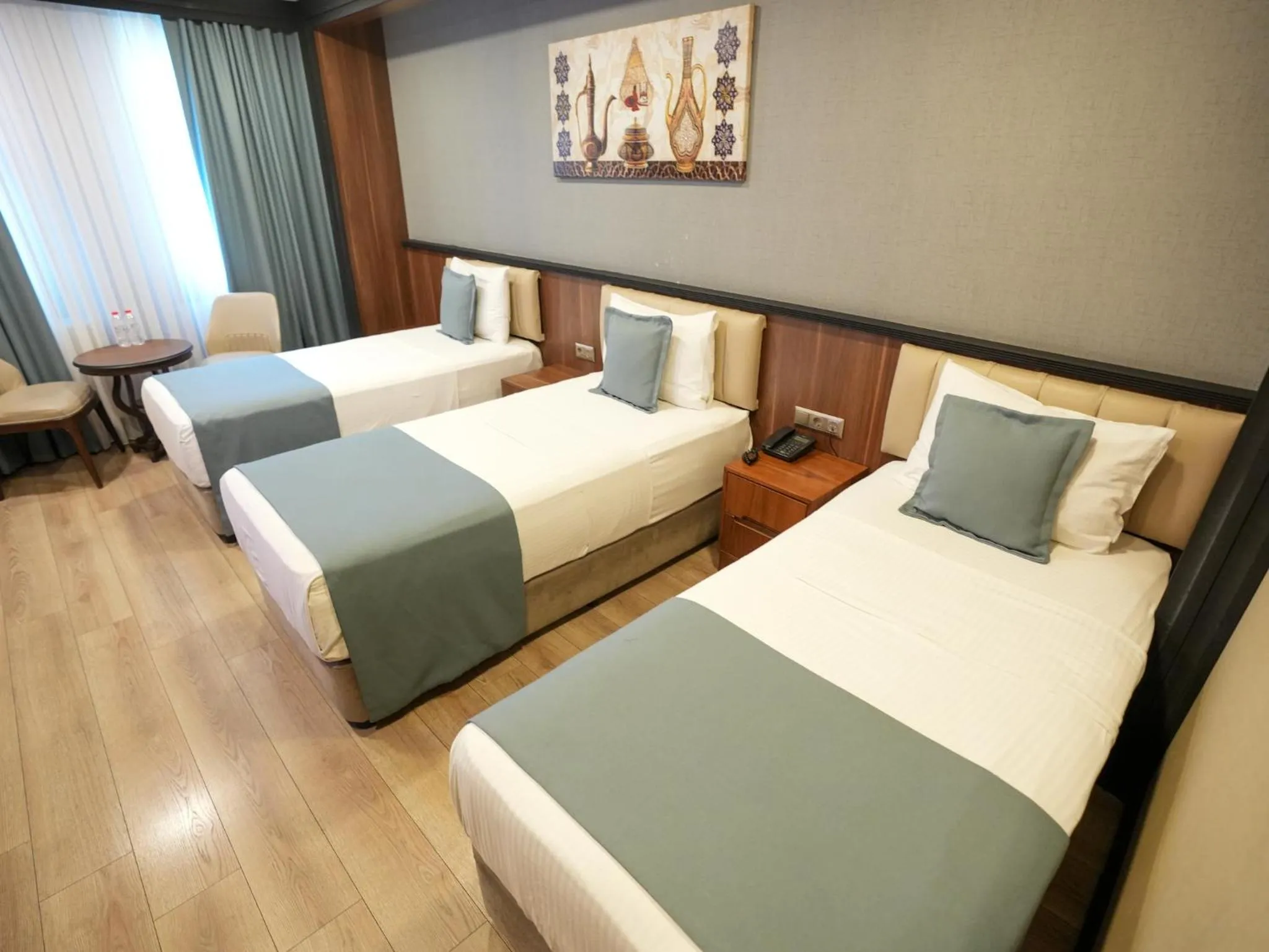 Standard Triple Room in Valens Hotel Downtown