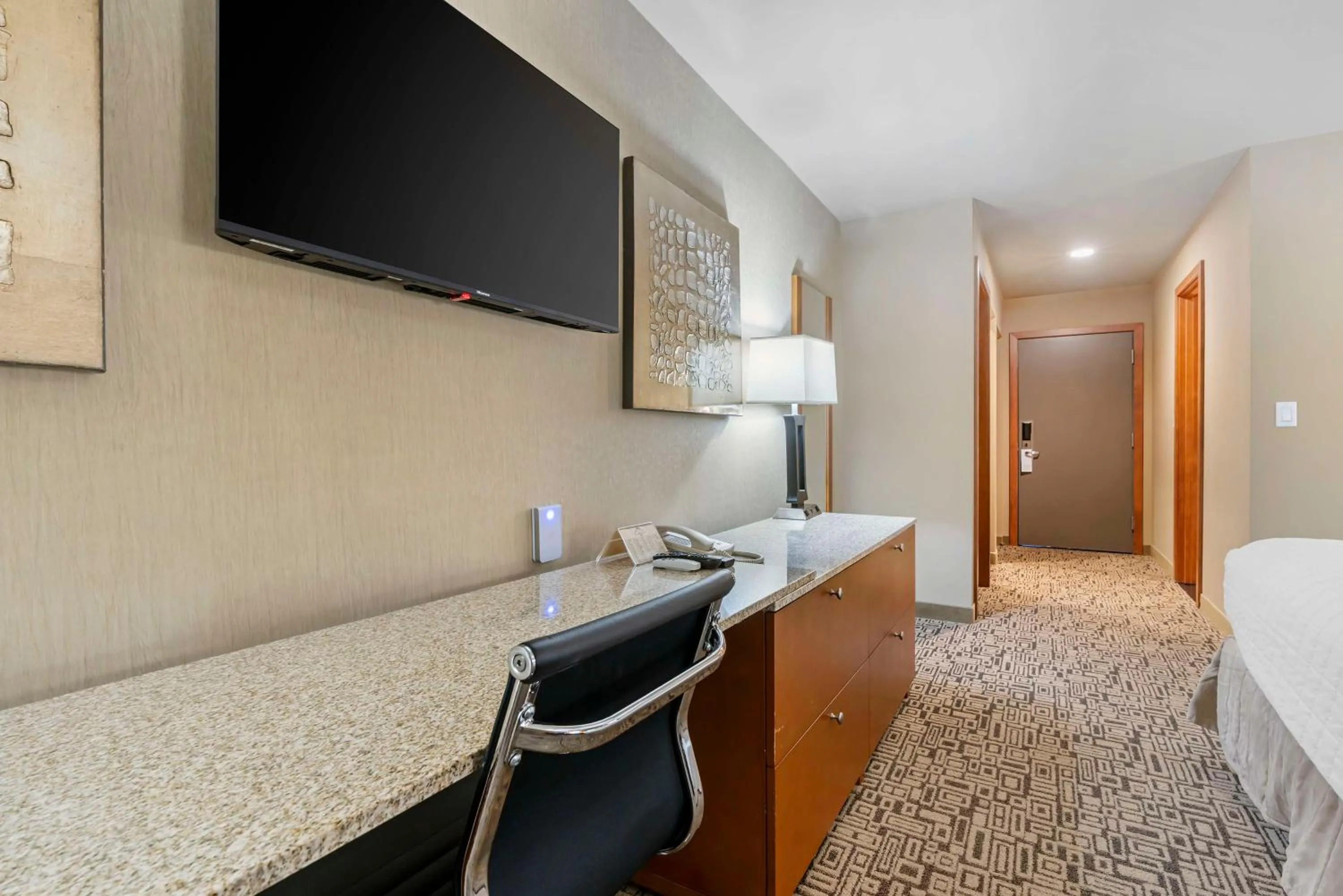 King Room with Patio - Pet Friendly in BW Premier Collection, Mt Hood Oregon Resort