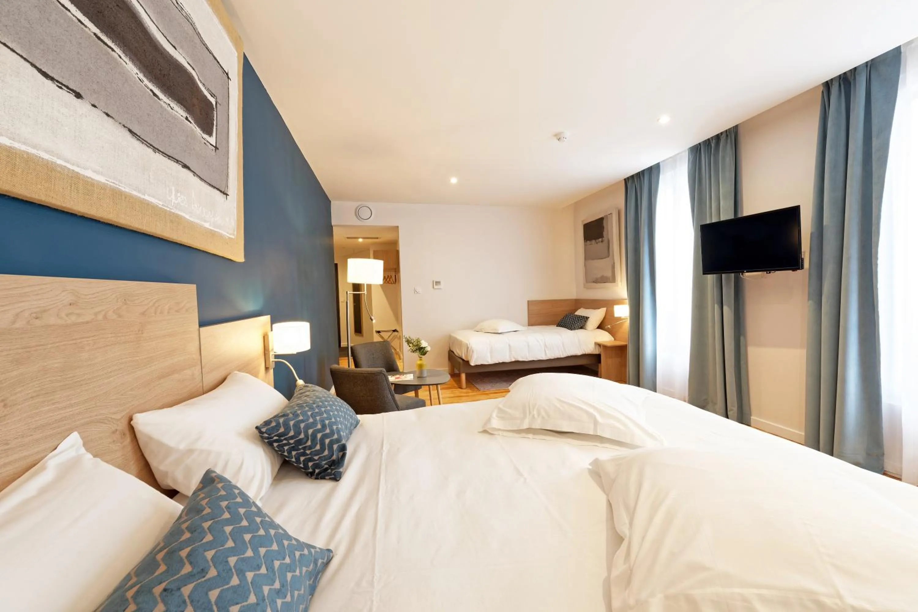 Triple Room in Contact Hôtel de la Gare et son restaurant Côte à Côte