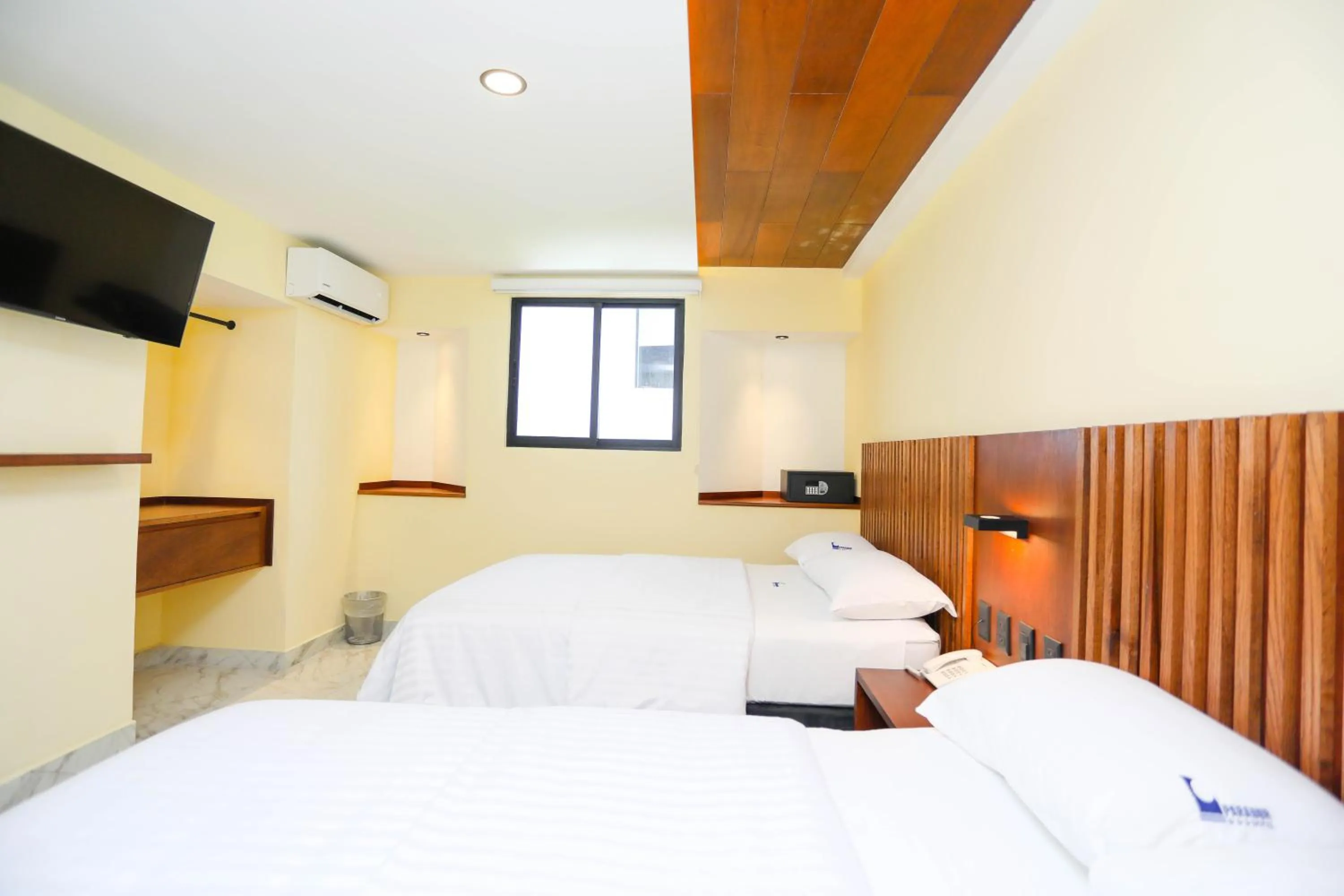 Deluxe Room - single occupancy in Hotel Parador