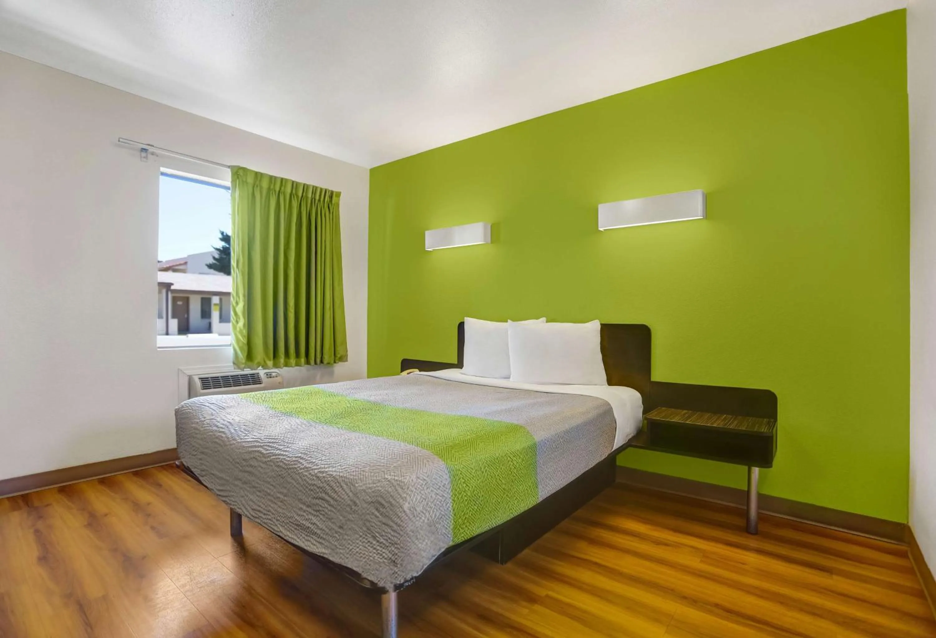 Deluxe King Room - Non-Smoking in Motel 6-Payson, AZ