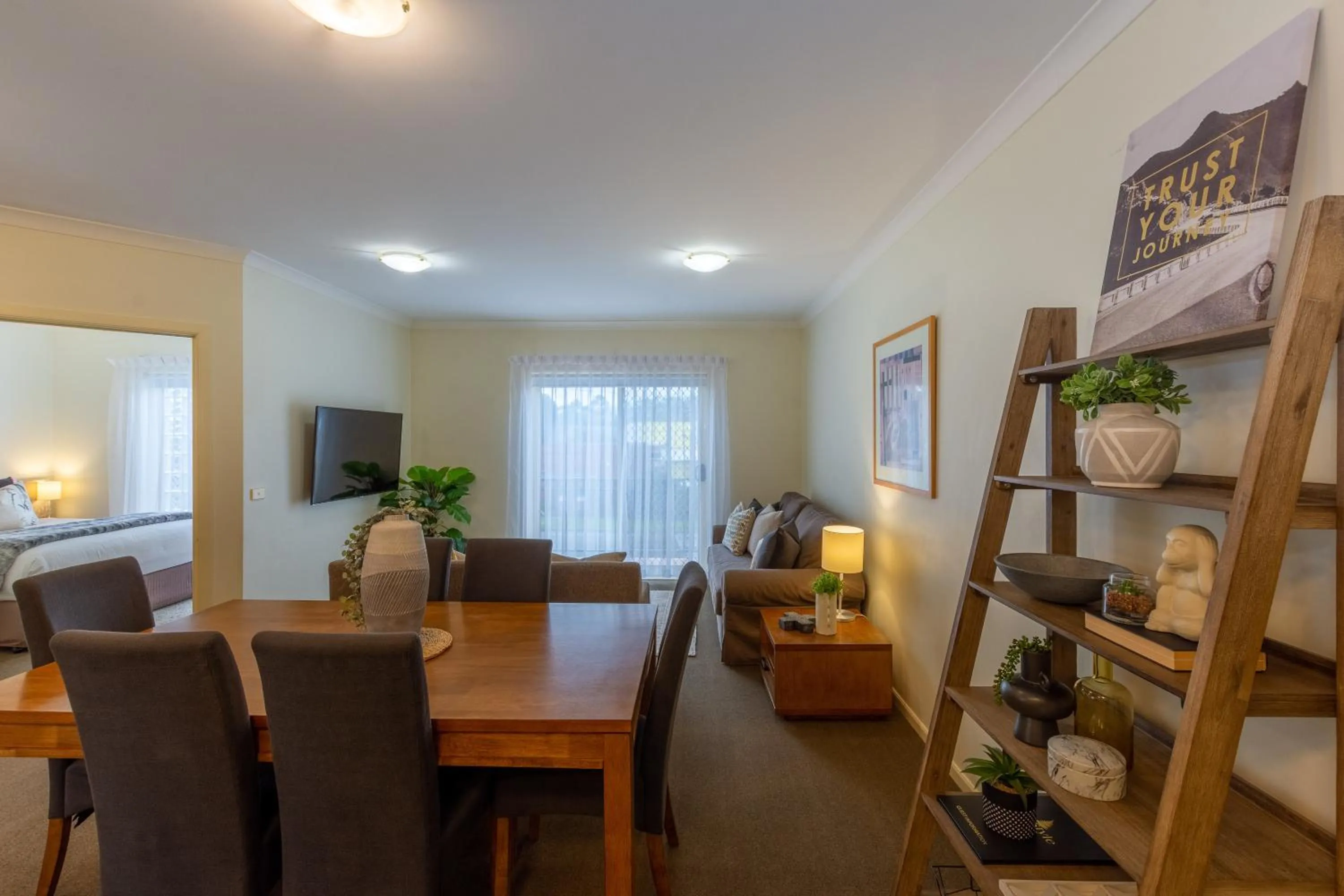 Deluxe Two-Bedroom Apartment in Lifestyle Apartments at Ferntree