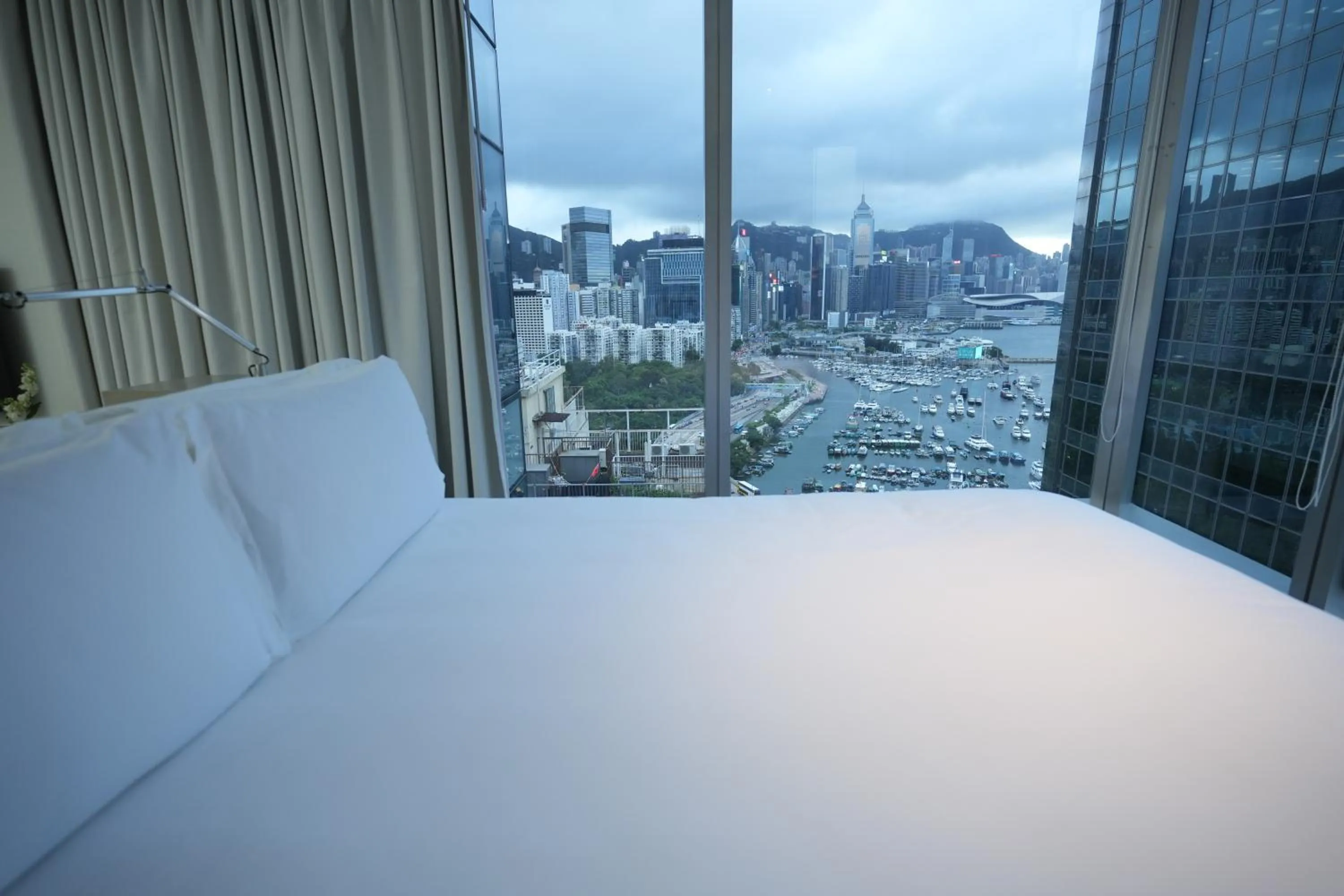 Deluxe Queen Suite with Harbor View in Twenty One Whitfield