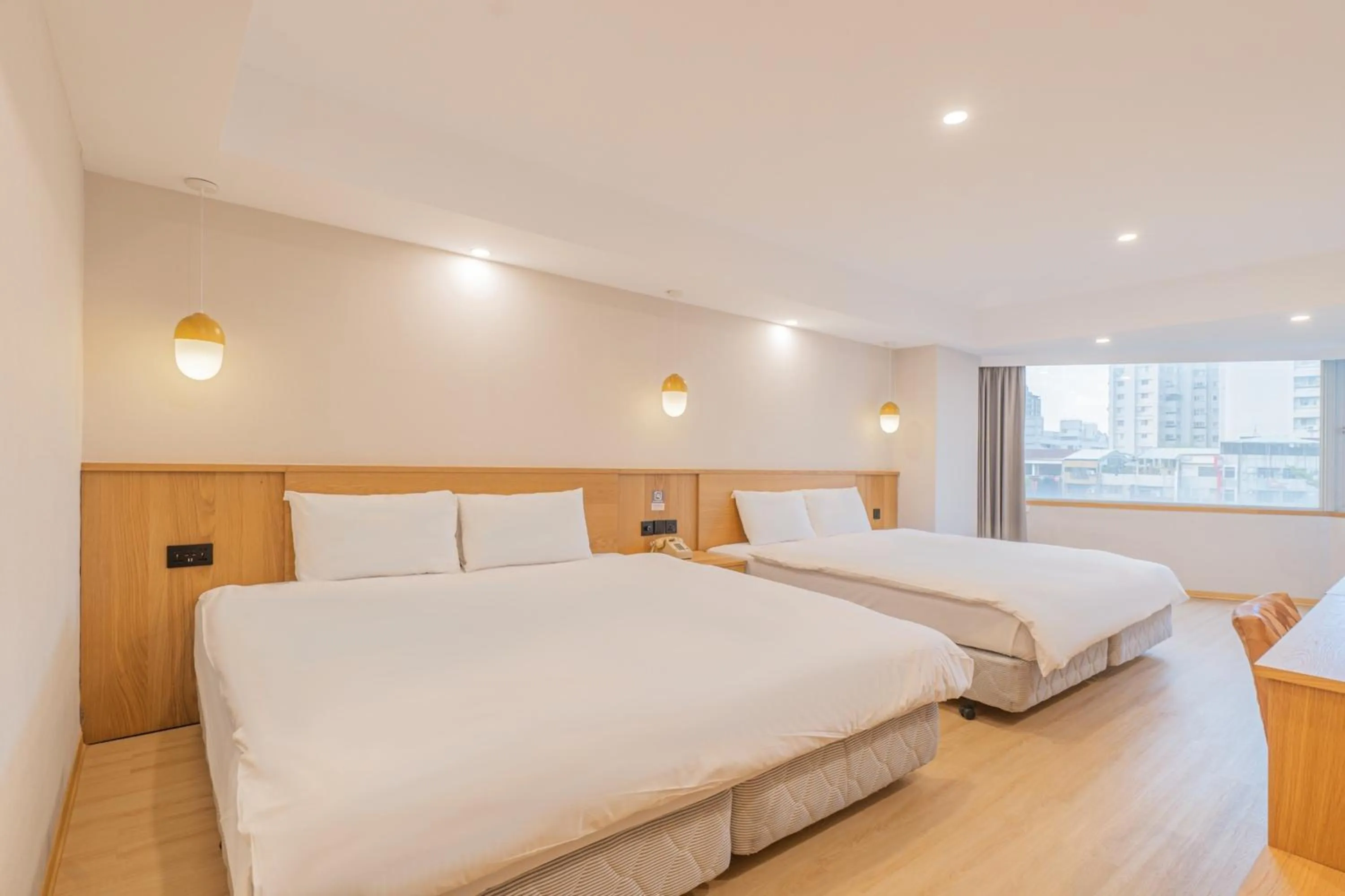 Deluxe Quadruple Room in Hamilton Hotel