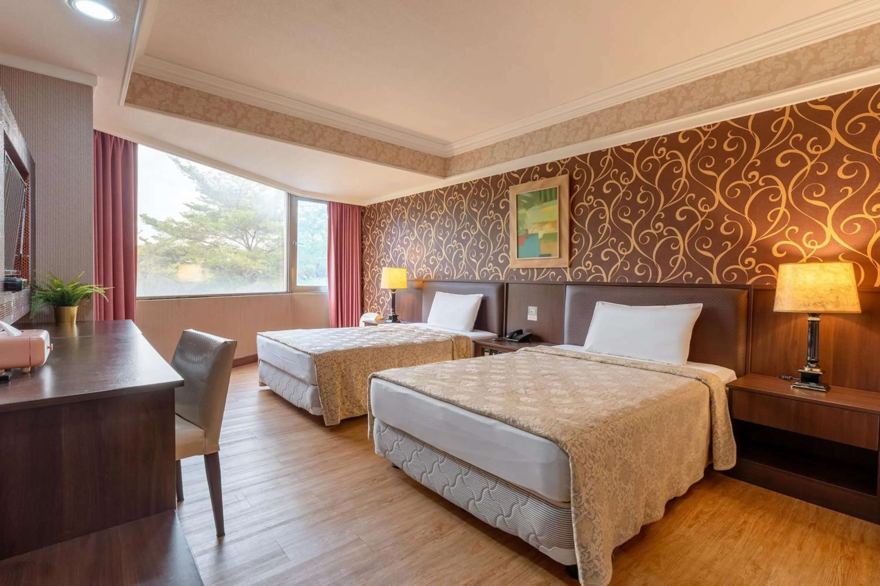 Superior Twin Room in Hamilton Hotel