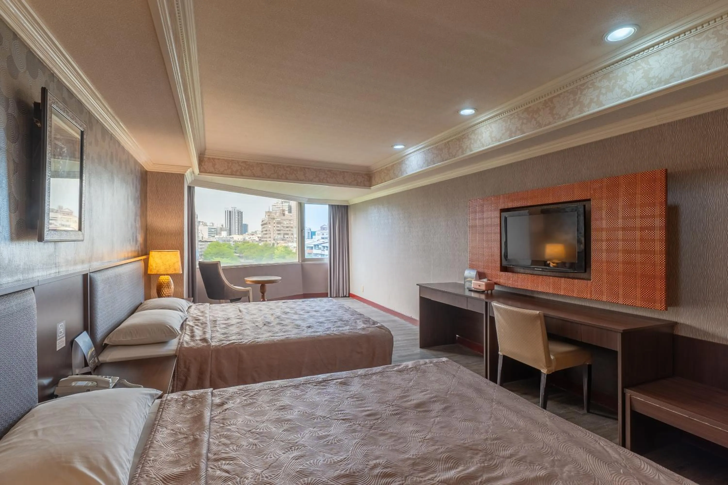 Superior Quadruple Room in Hamilton Hotel