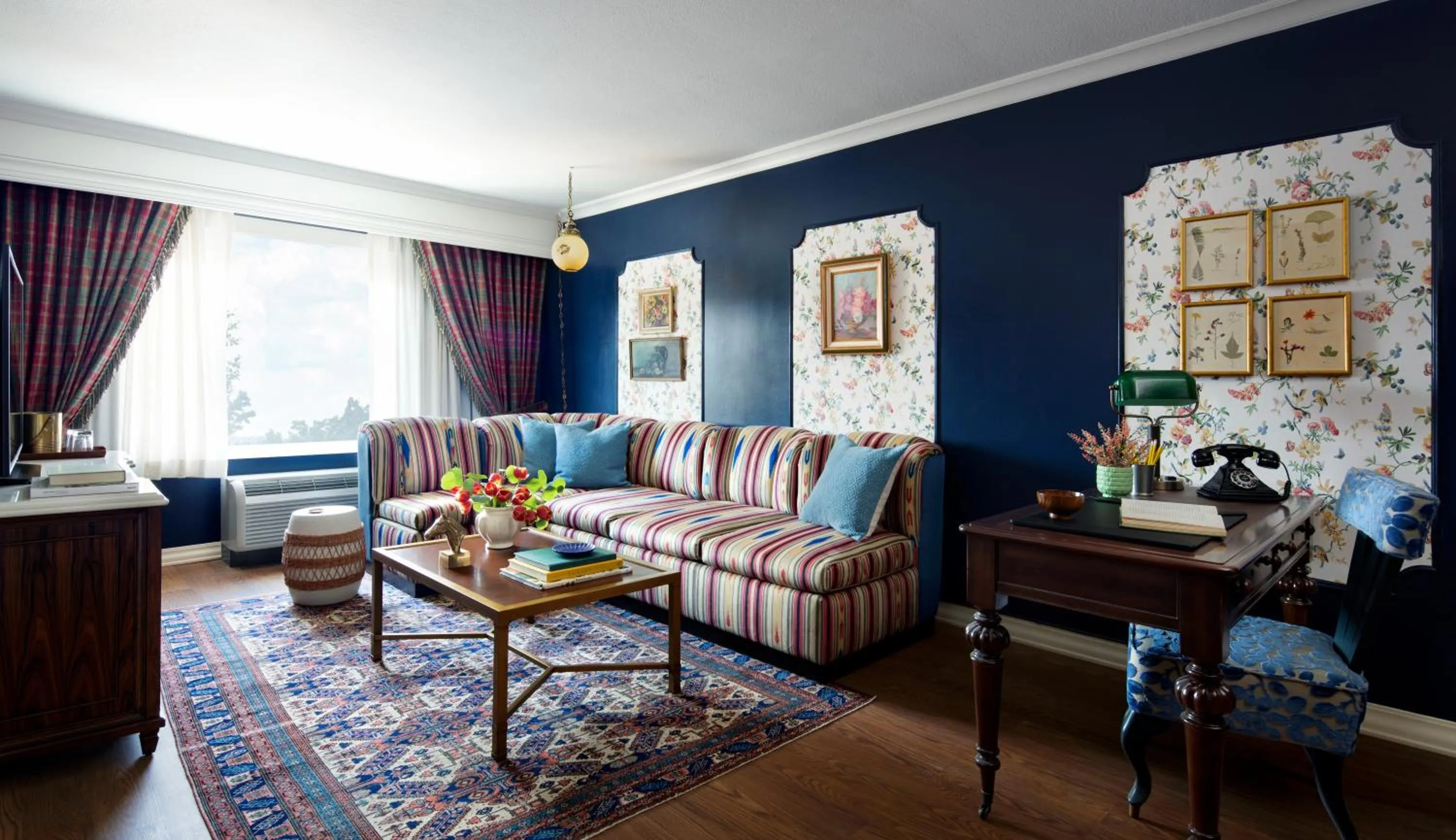 Graduate King Suite ADA in Graduate by Hilton Knoxville