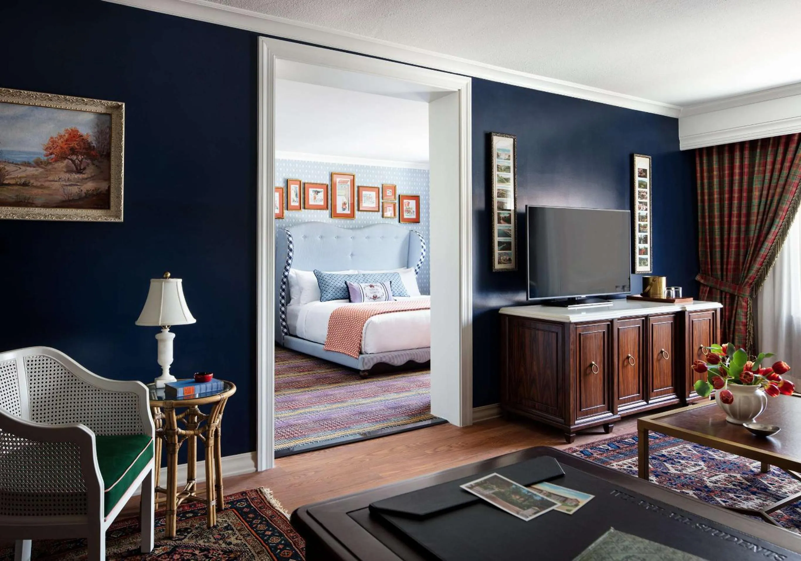 One-Bedroom King Suite with Roll-in Shower - Mobility/Hearing Access in Graduate by Hilton Knoxville