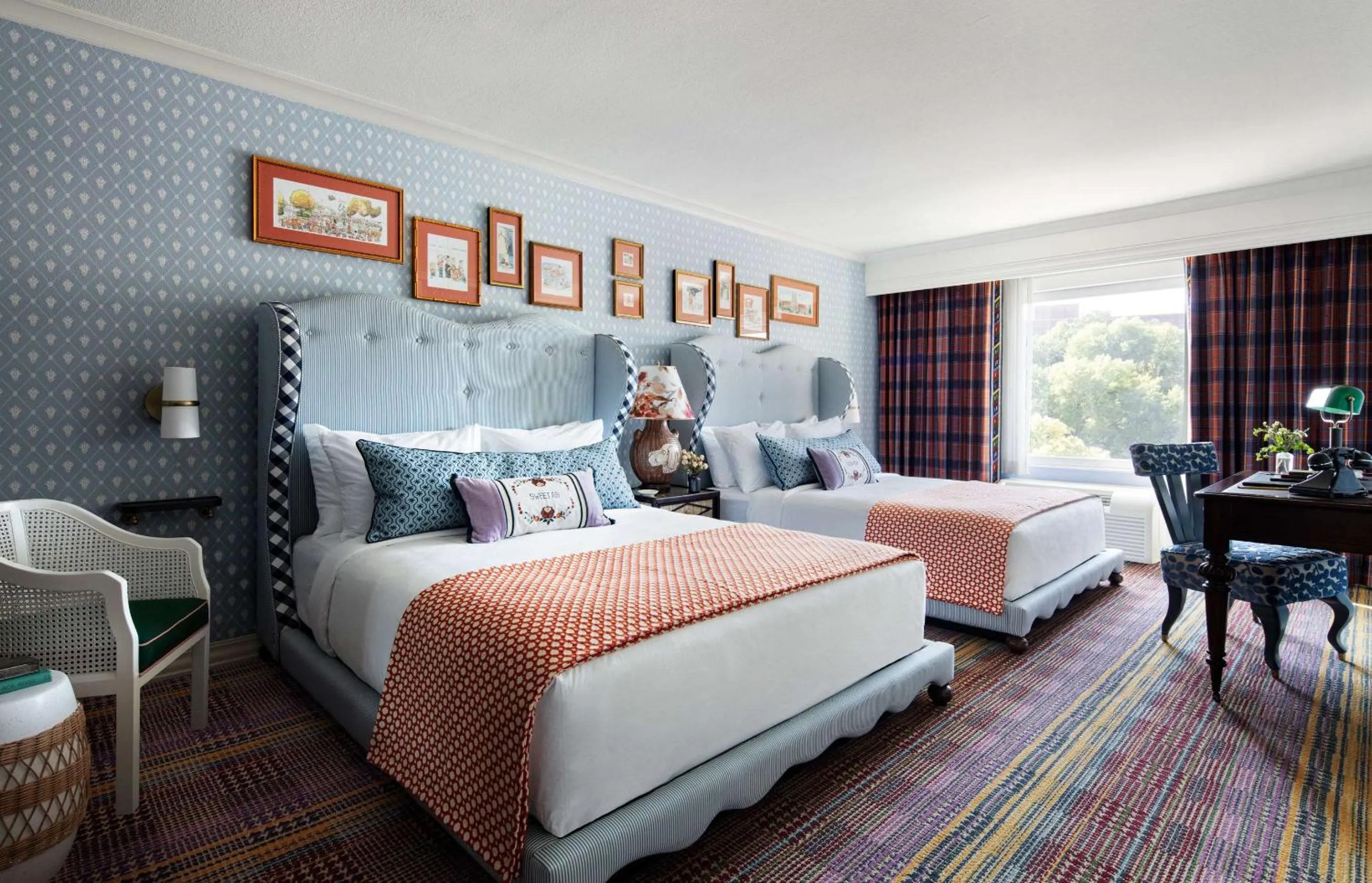 One-Bedroom Queen Suite and Bath Tub - Disability Access in Graduate by Hilton Knoxville