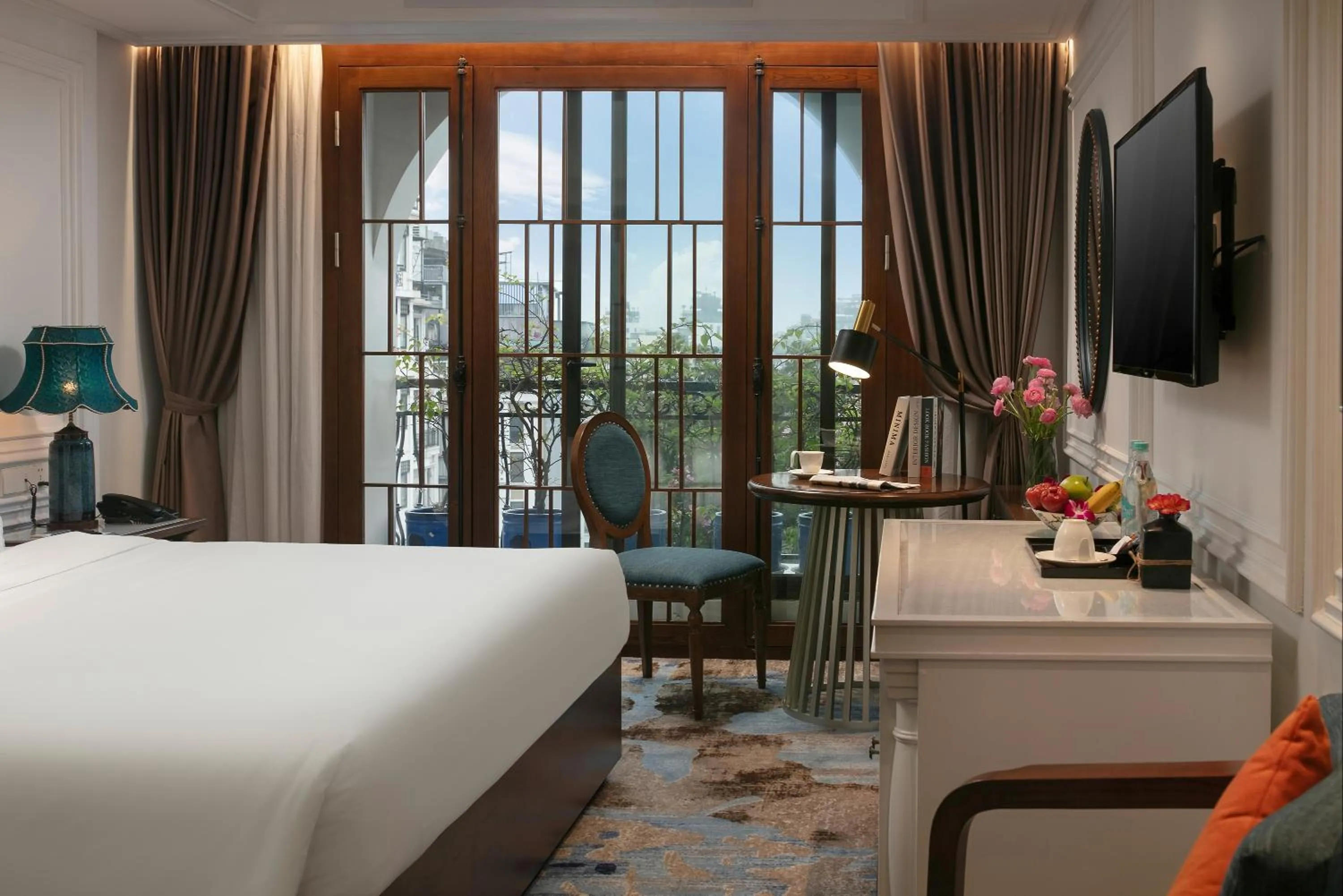 Emerald Connecting in The Oriental Jade Hotel