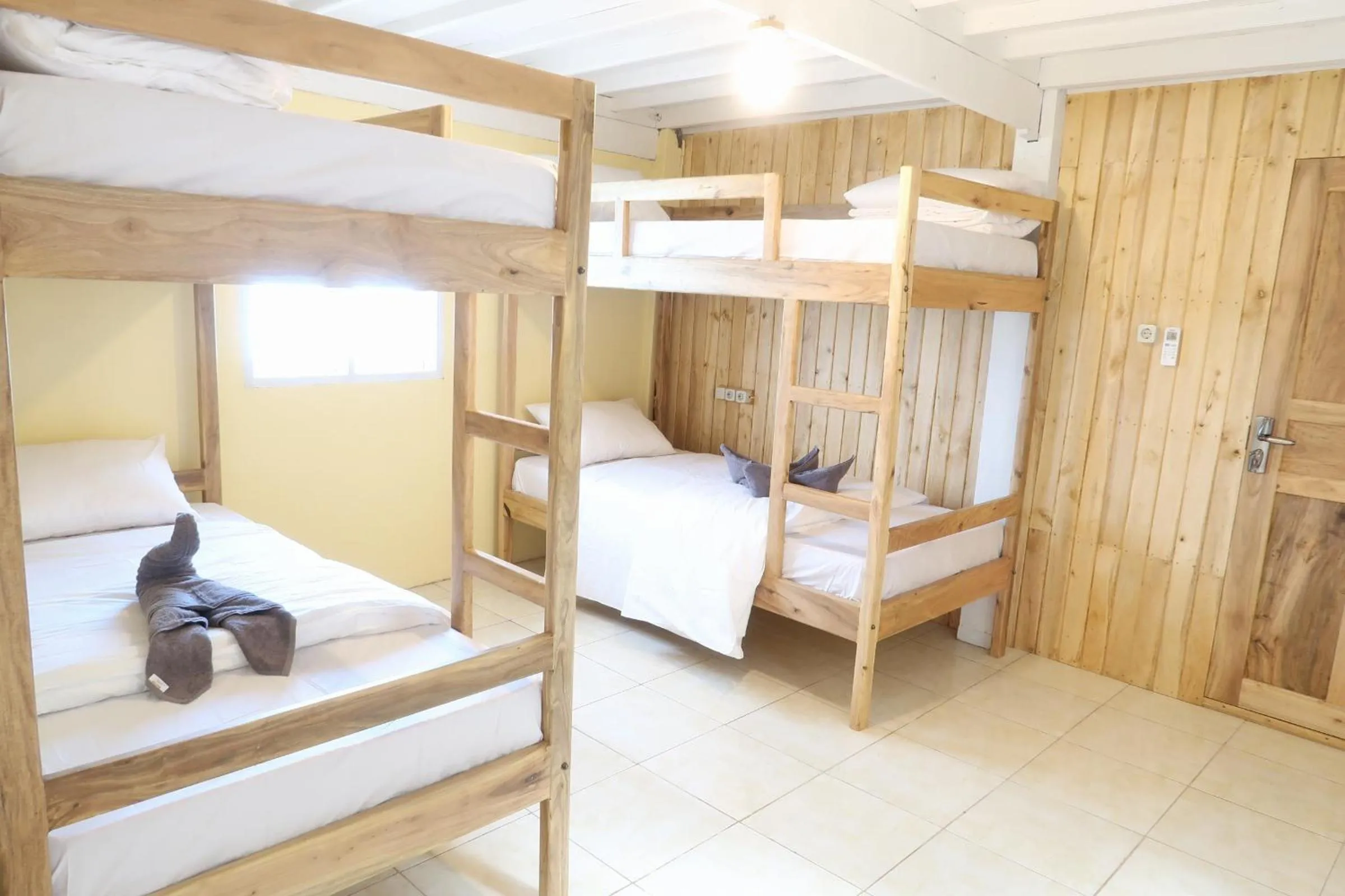 4-Bed Mixed Dormitory Room in Phinisi Hostel Bira