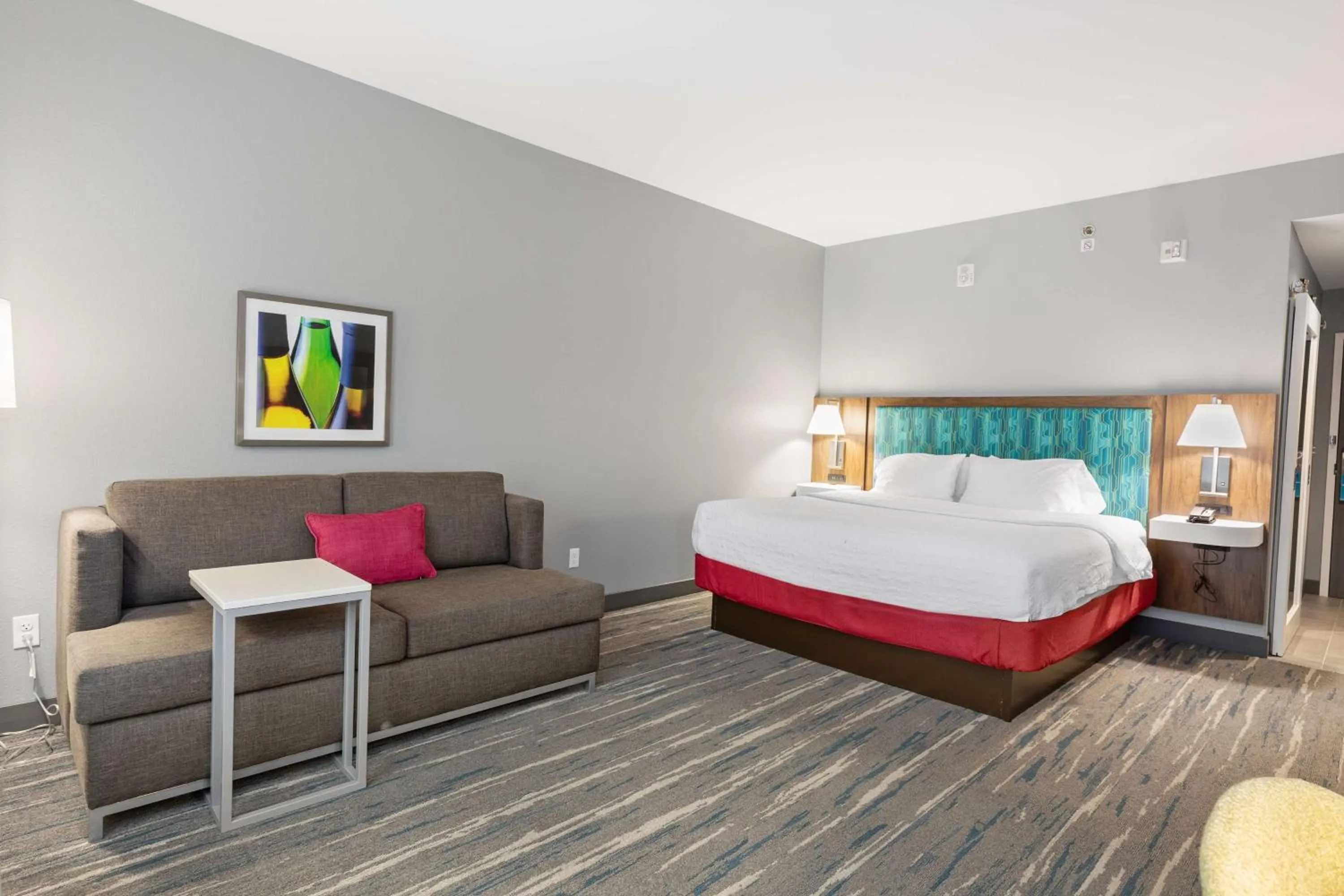 King Room with Sofa Bed - Hearing Access/Non-Smoking in Hampton Inn Madison, OH