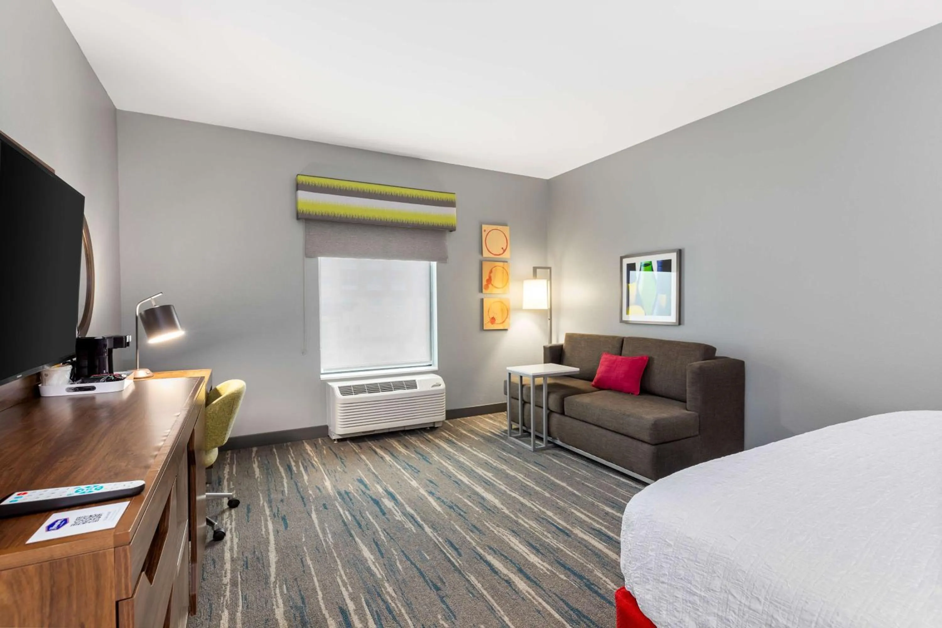 King Room with Sofa Bed - Non-Smoking in Hampton Inn Madison, OH