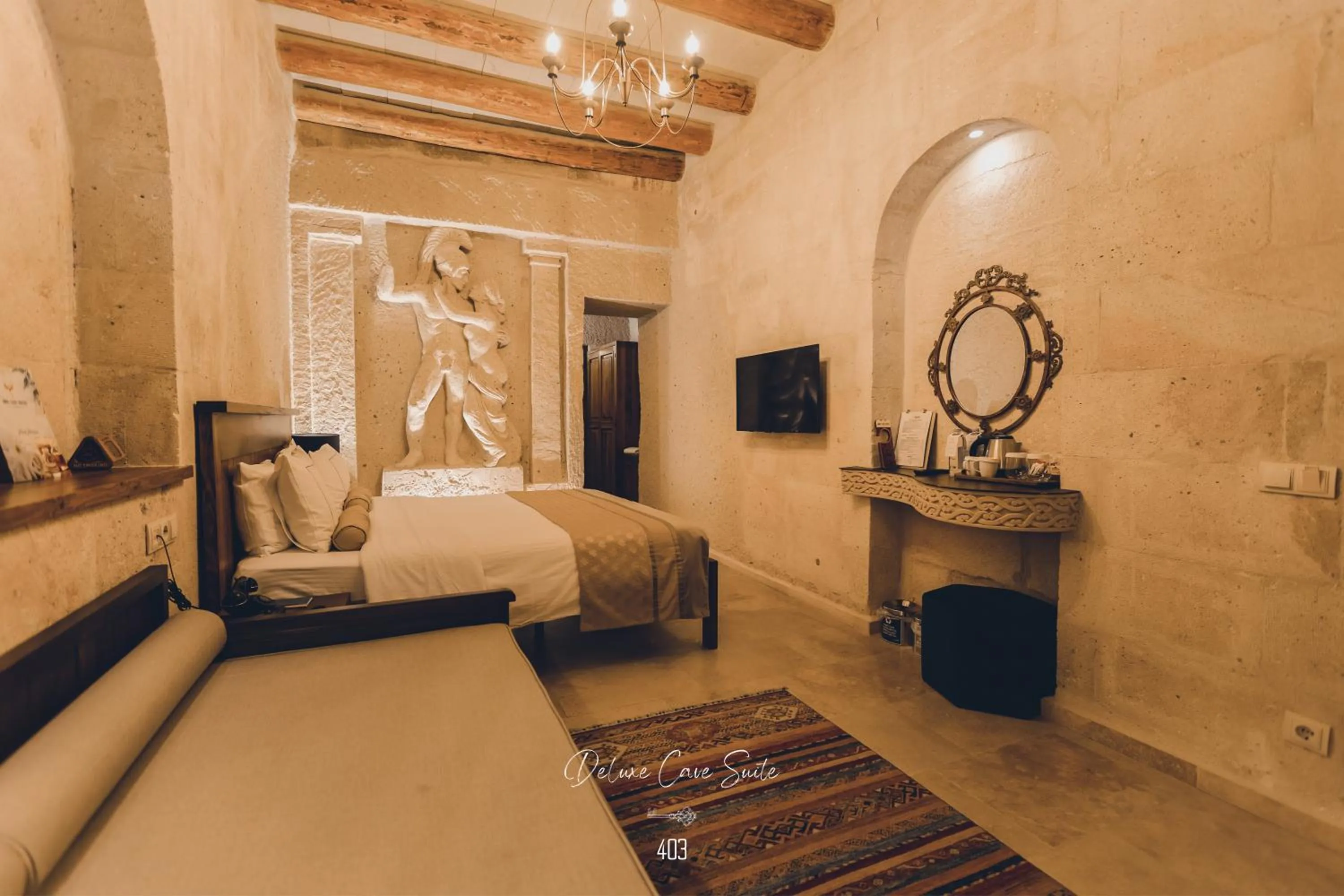 Deluxe Cave Suite with Jacuzzi in Nino Cave Suites