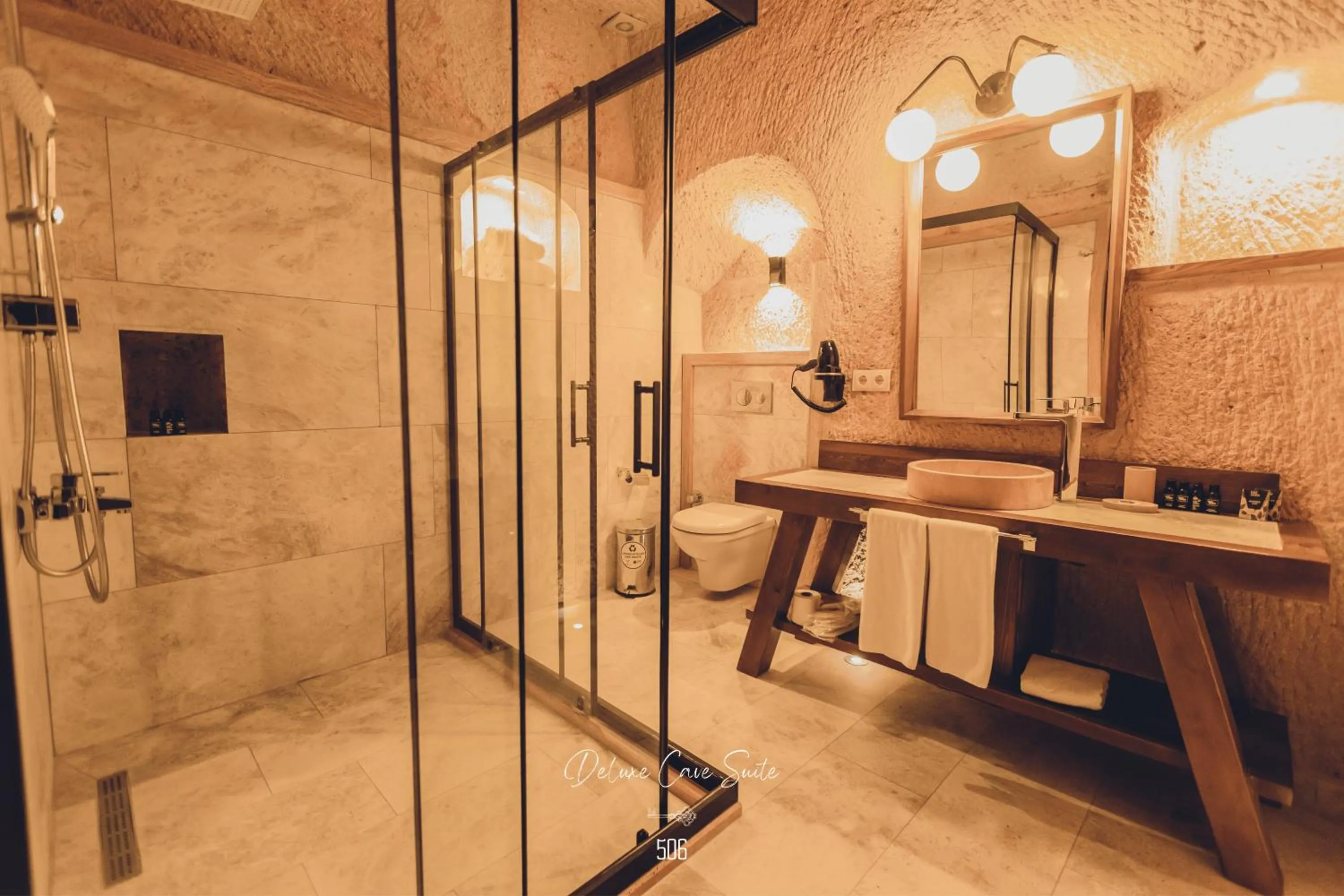 Deluxe Cave Suite With Fireplace in Nino Cave Suites