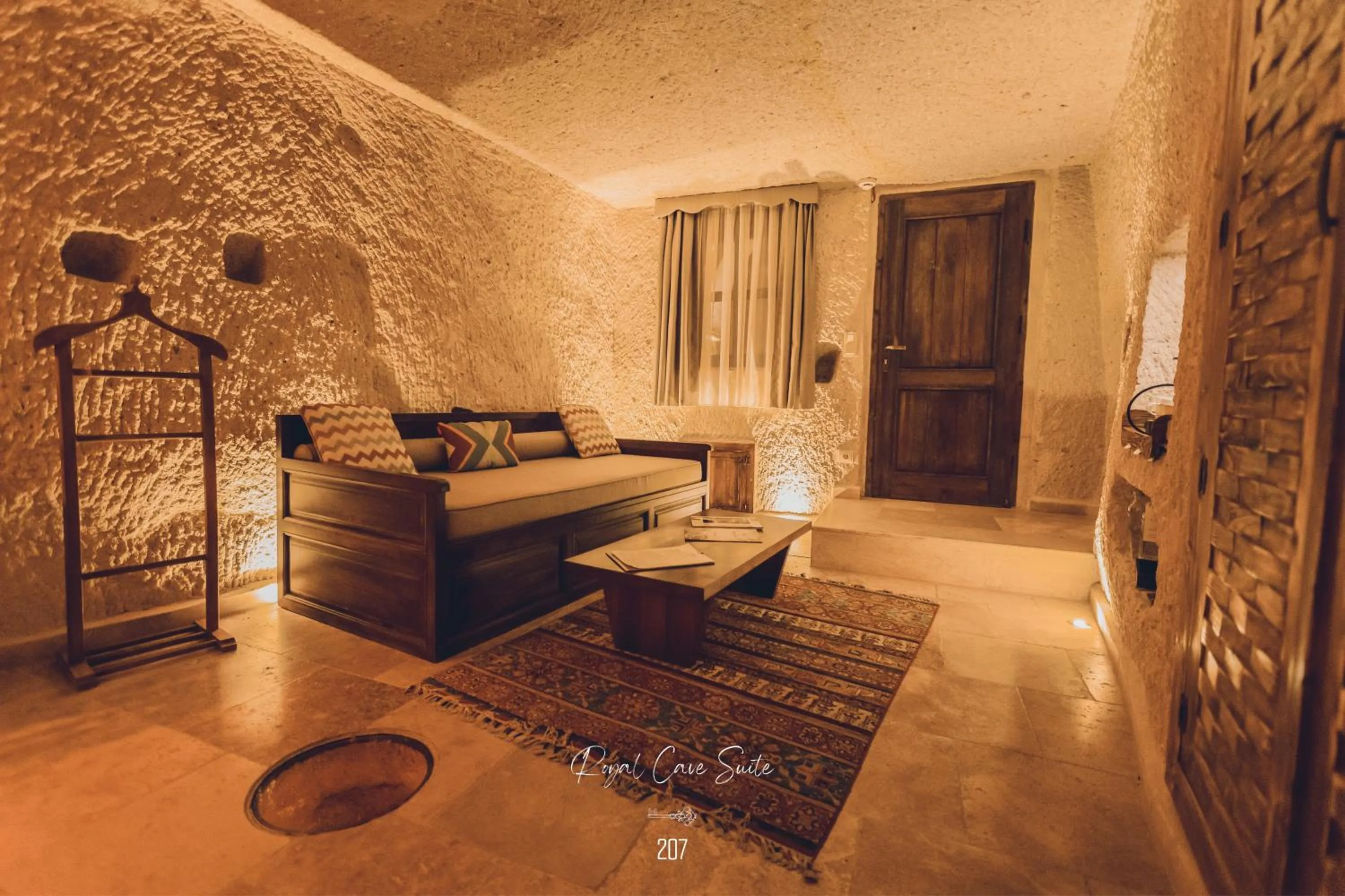 Royal Cave Suite with Jacuzzi in Nino Cave Suites