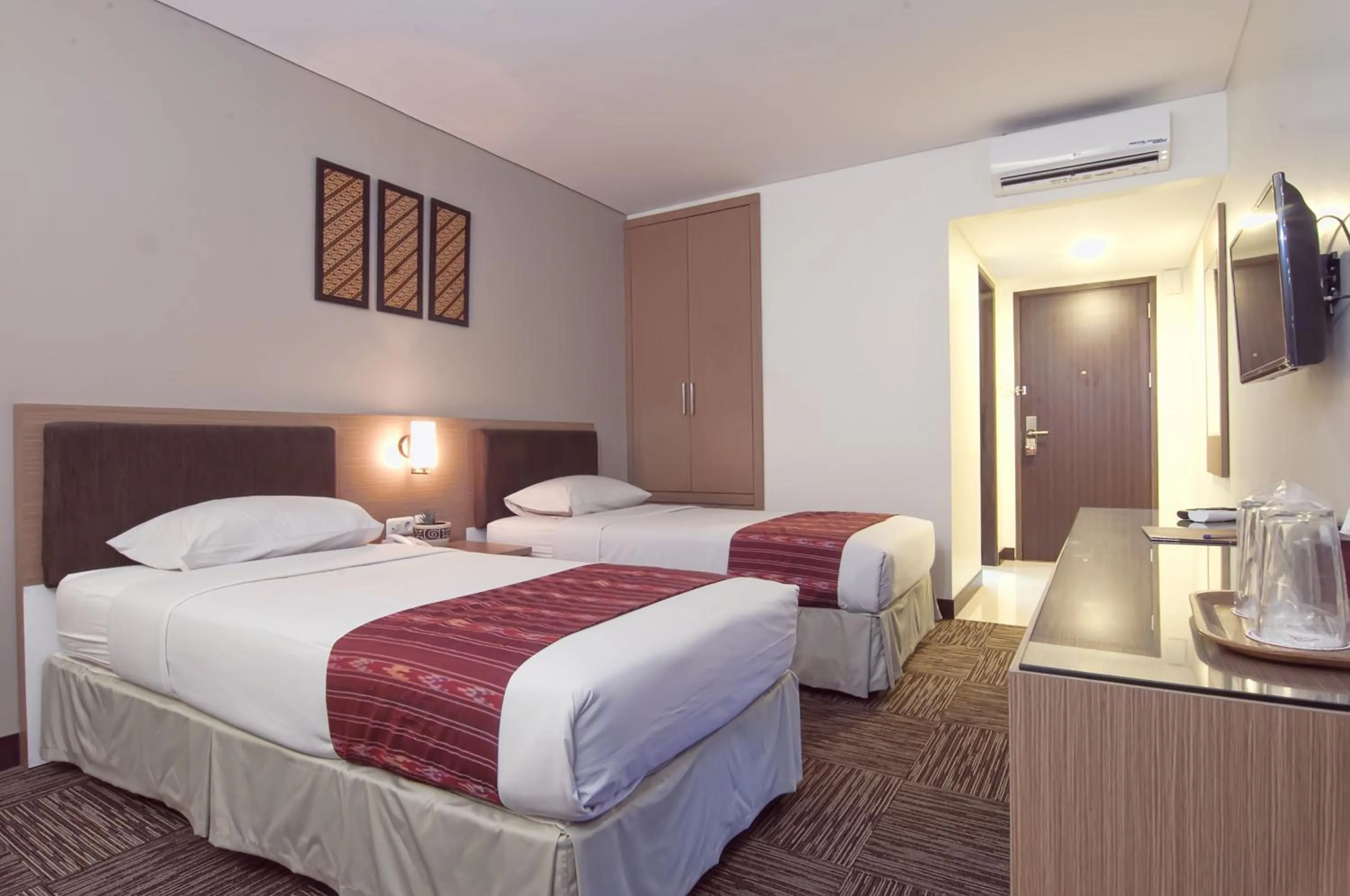 Executive Twin Room in Cipta Hotel Wahid Hasyim
