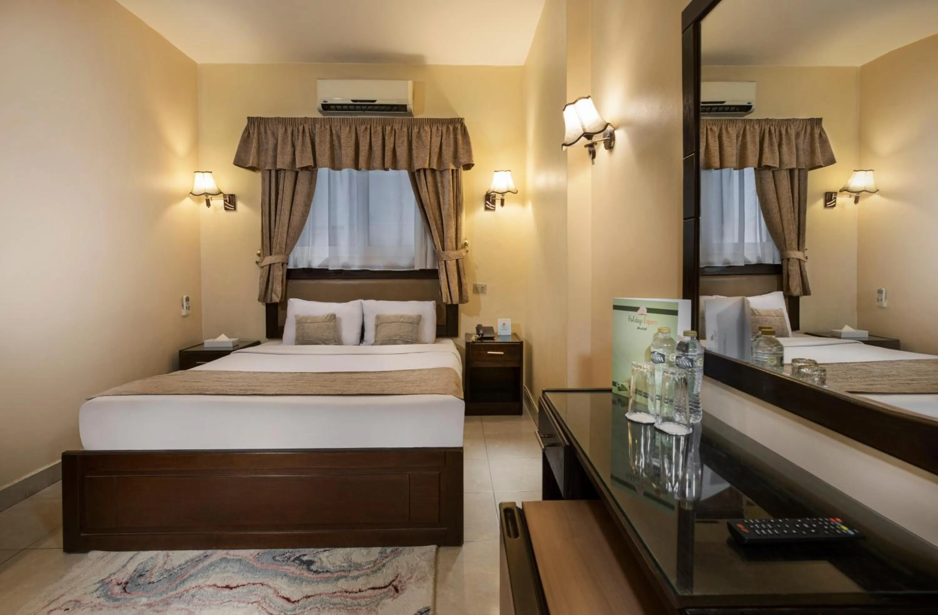 Classic King Room in Holidays Express Hotel