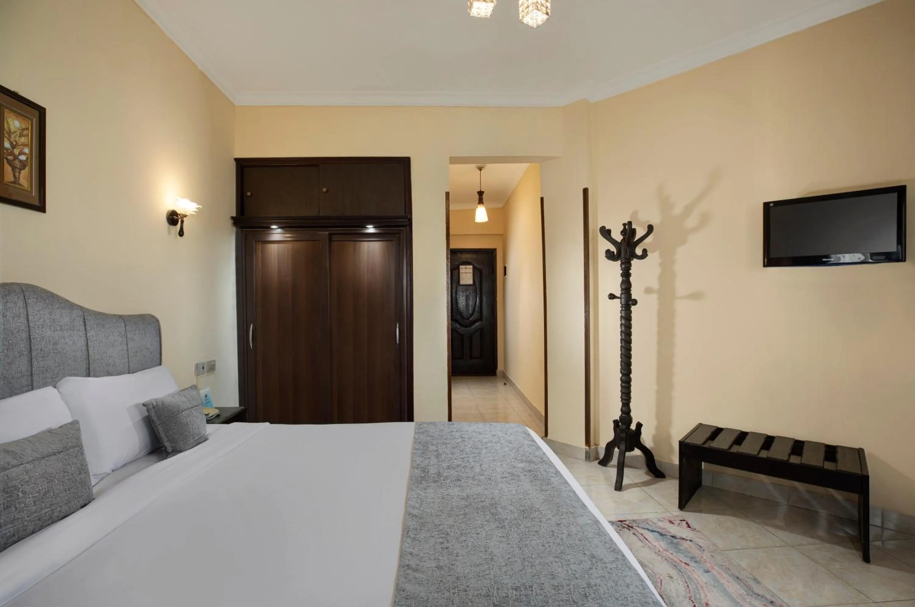 Deluxe King Room in Holidays Express Hotel