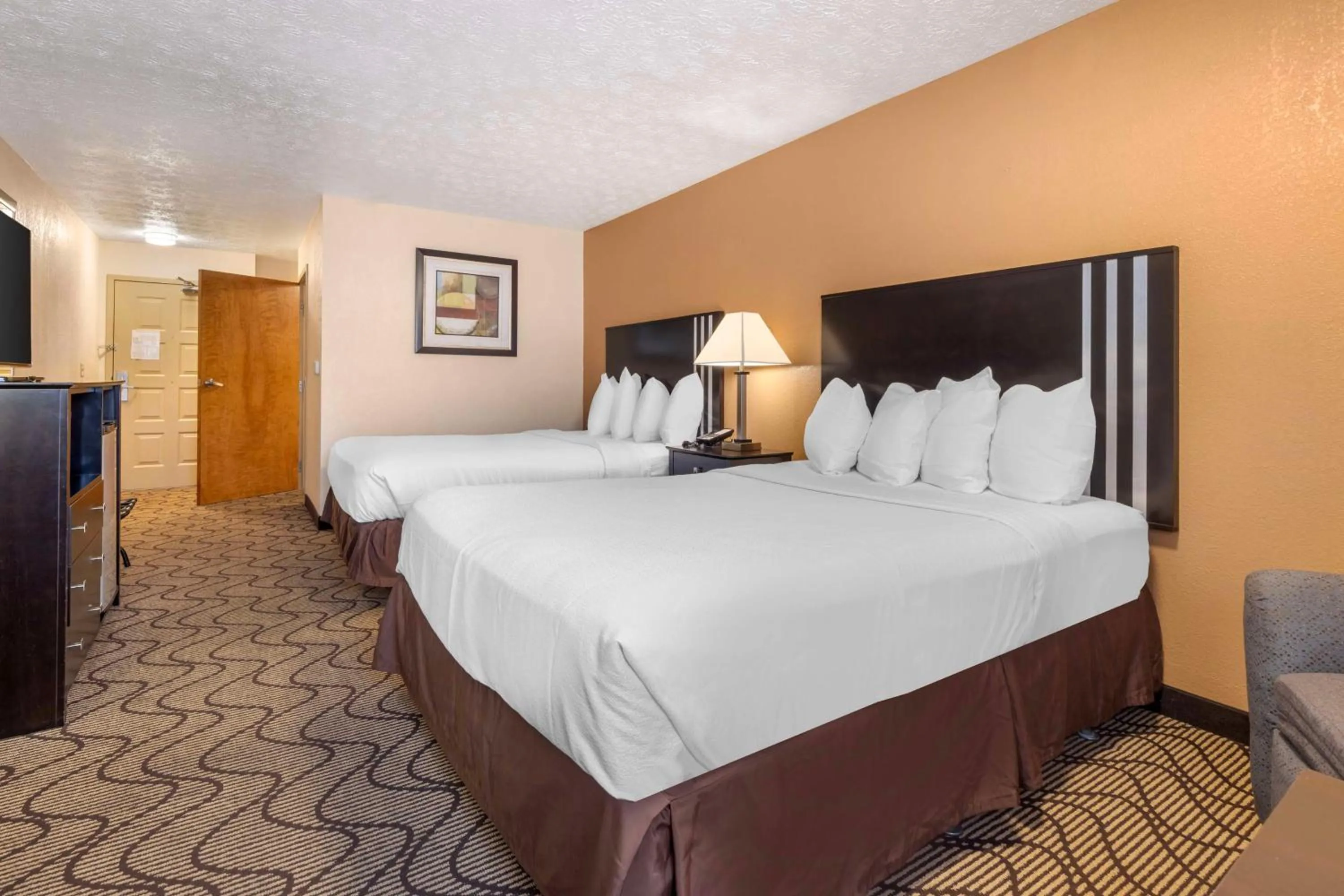 Queen Room with Two Queen Beds - Disability Access/Bath Tub in Best Western Campbellsville Inn