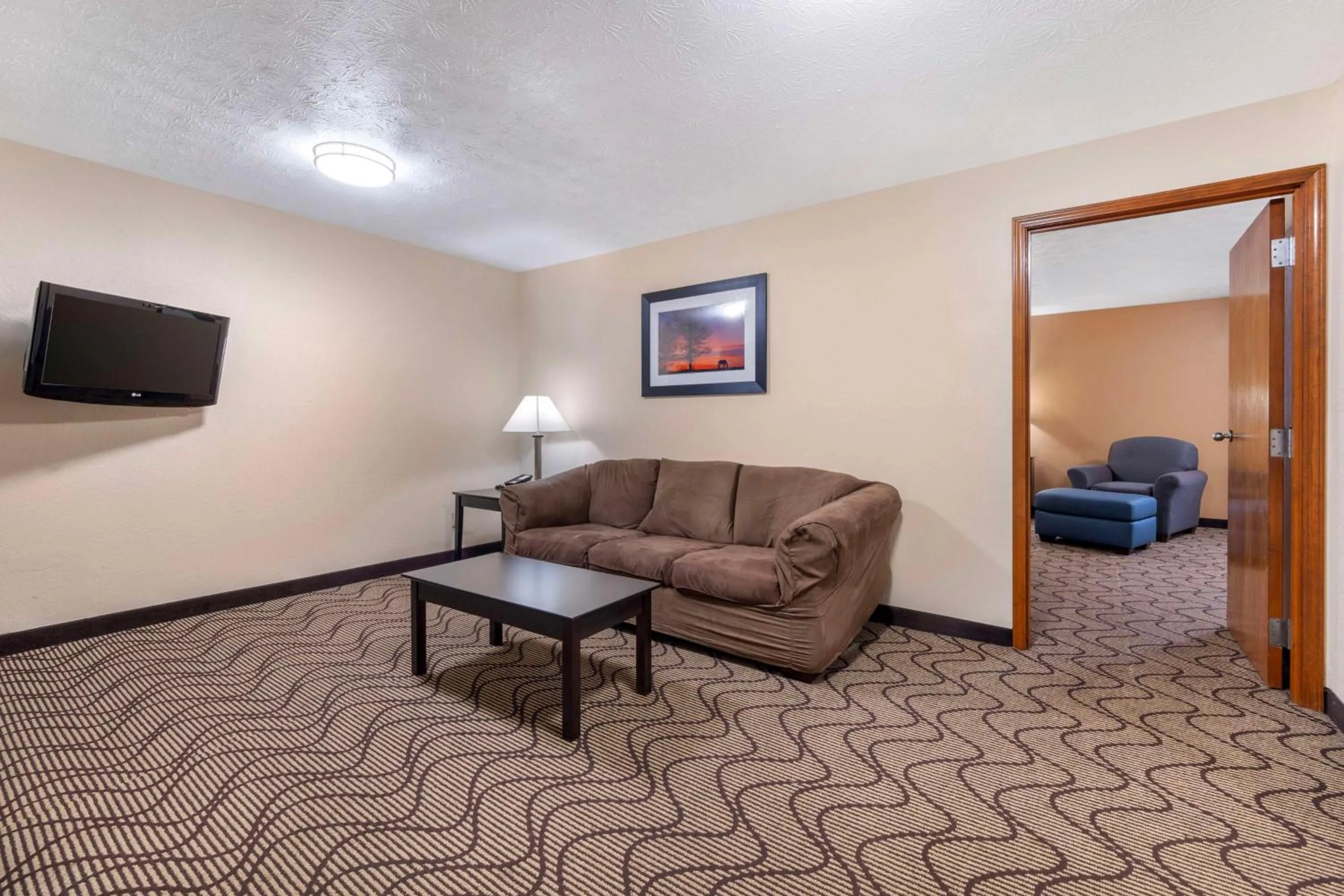 King Suite in Best Western Campbellsville Inn